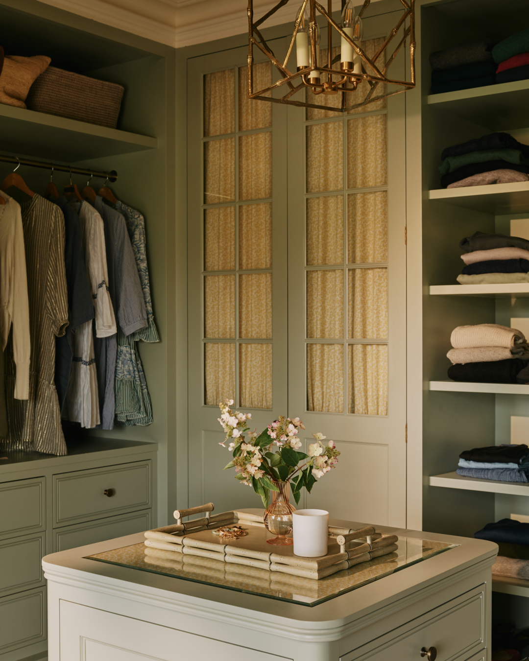 24 Genius Bedroom Vanity Storage Ideas To Declutter In Style (With 24 Inspiring Images) 7 bedroom vanity storage