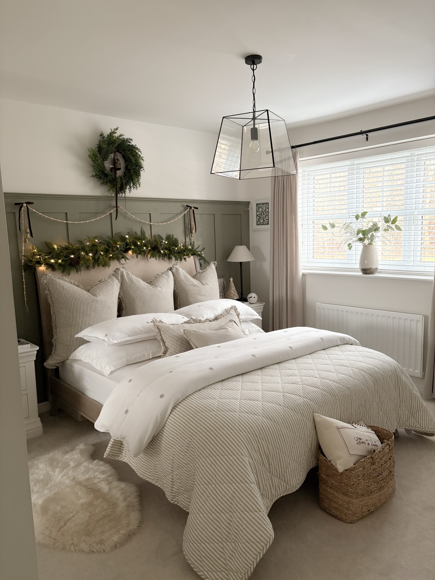 28 Bedroom Dresser Styling Ideas To Copy Now (With Photos For Every Look) 25 bedroom dresser styling