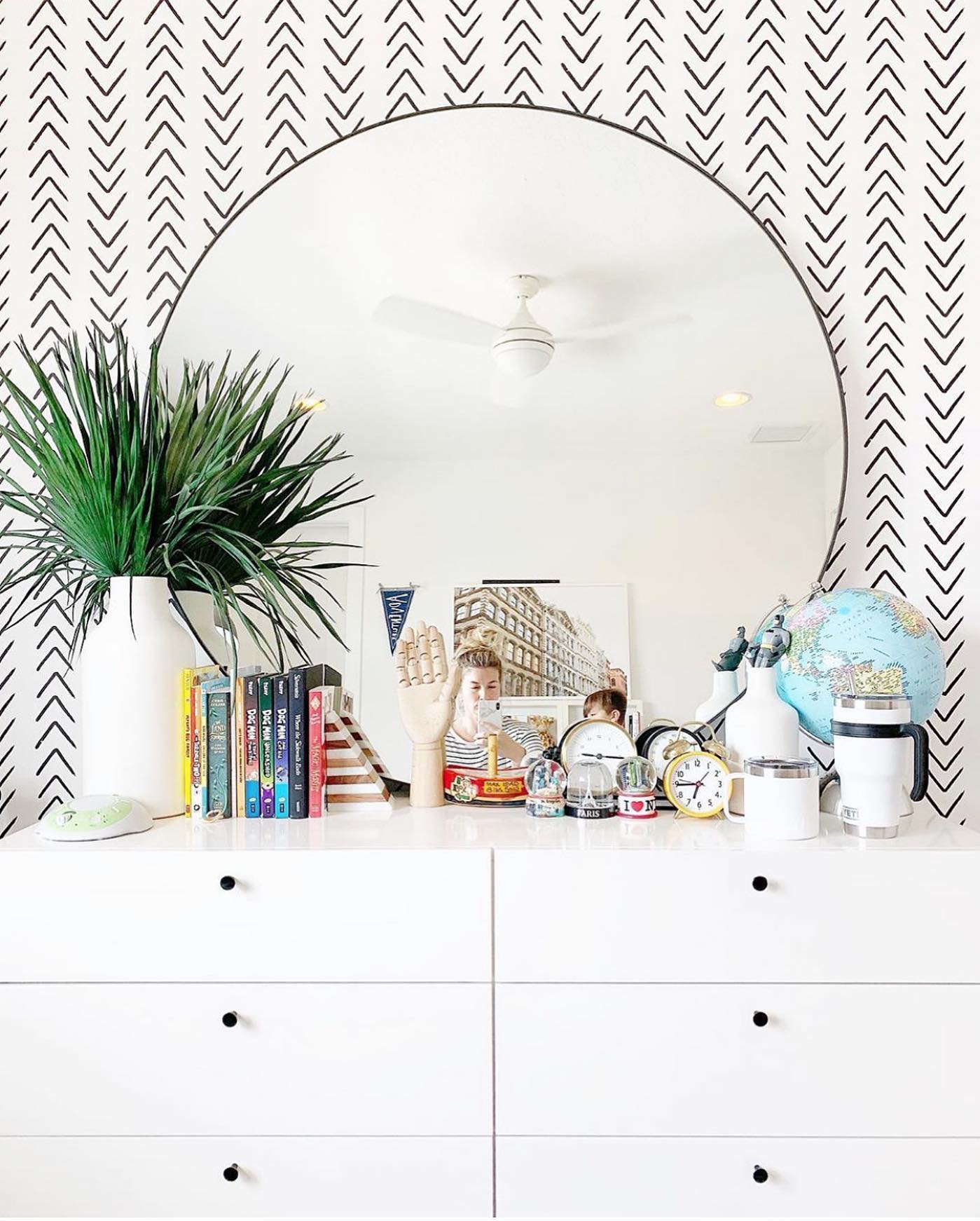 28 Bedroom Dresser Styling Ideas To Copy Now (With Photos For Every Look) 16 bedroom dresser styling