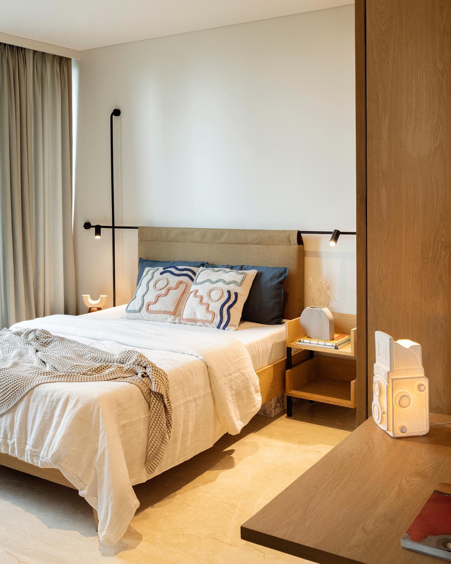 bedroom reading lights