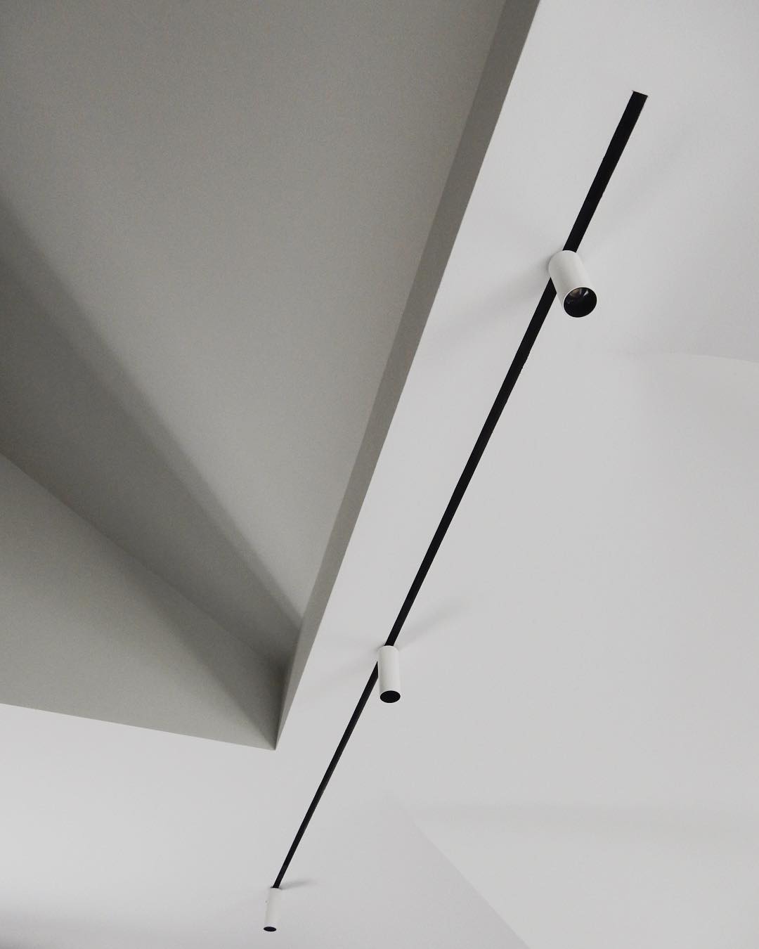 28 Bedroom Track Lighting Ideas To Brighten Your Space (With 28 Stunning Images) 4 bedroom track lighting