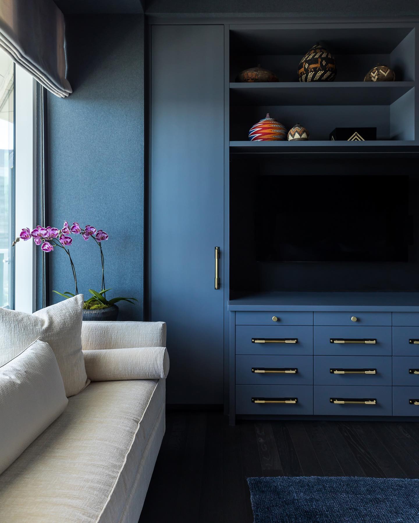 24 Genius Bedroom Vanity Storage Ideas To Declutter In Style (With 24 Inspiring Images) 15 bedroom vanity storage