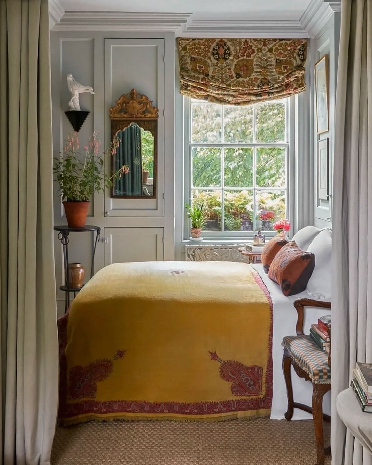 21 Dreamy Bedroom Skylight Ideas To Flood Your Space With Natural Light 15 bedroom skylight ideas