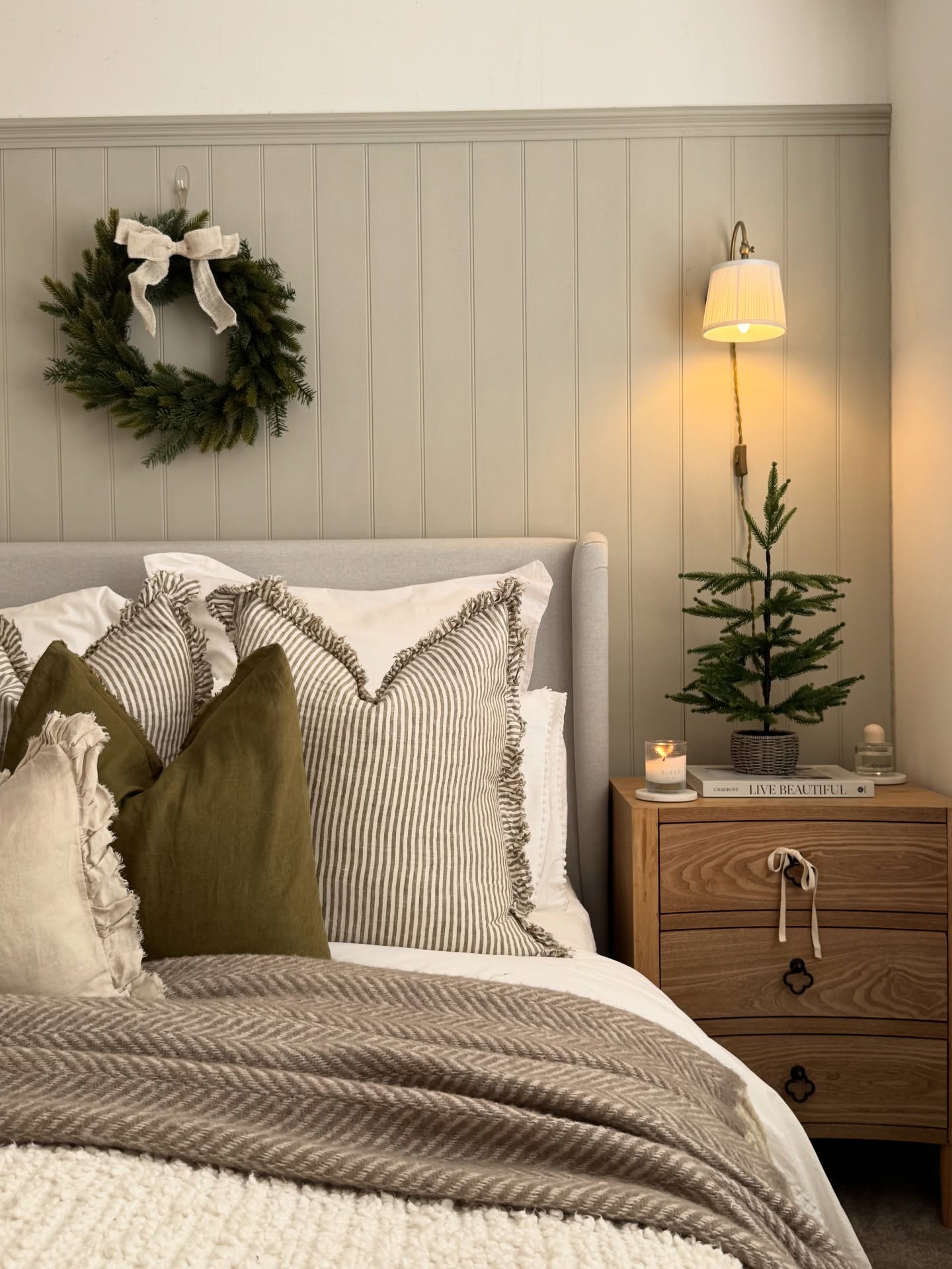 20 Greige Bedroom Ideas With 20 Stunning Images For A Calm, Cozy Retreat 11 greige bedroom ideas