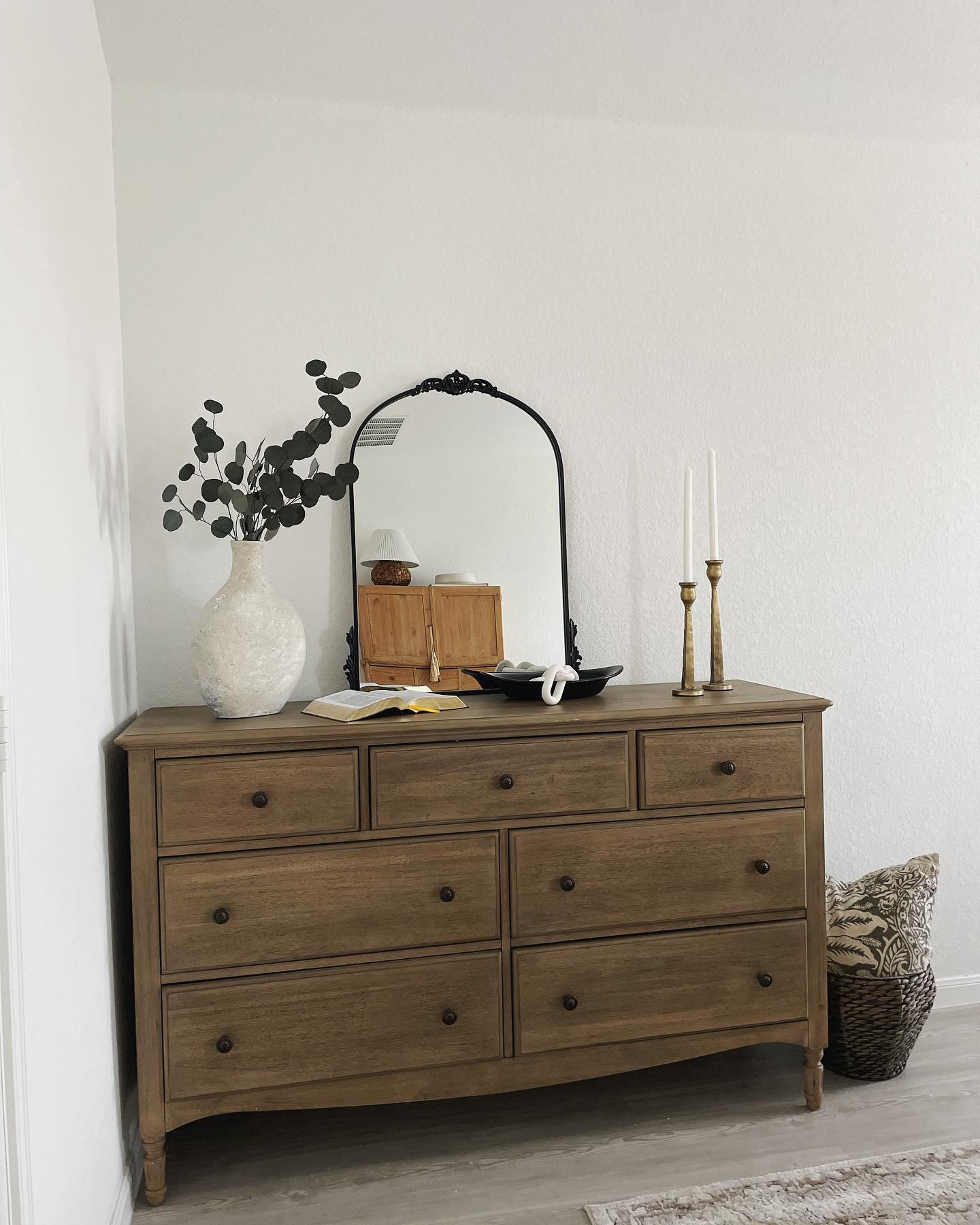 28 Bedroom Dresser Styling Ideas To Copy Now (With Photos For Every Look) 6 bedroom dresser styling
