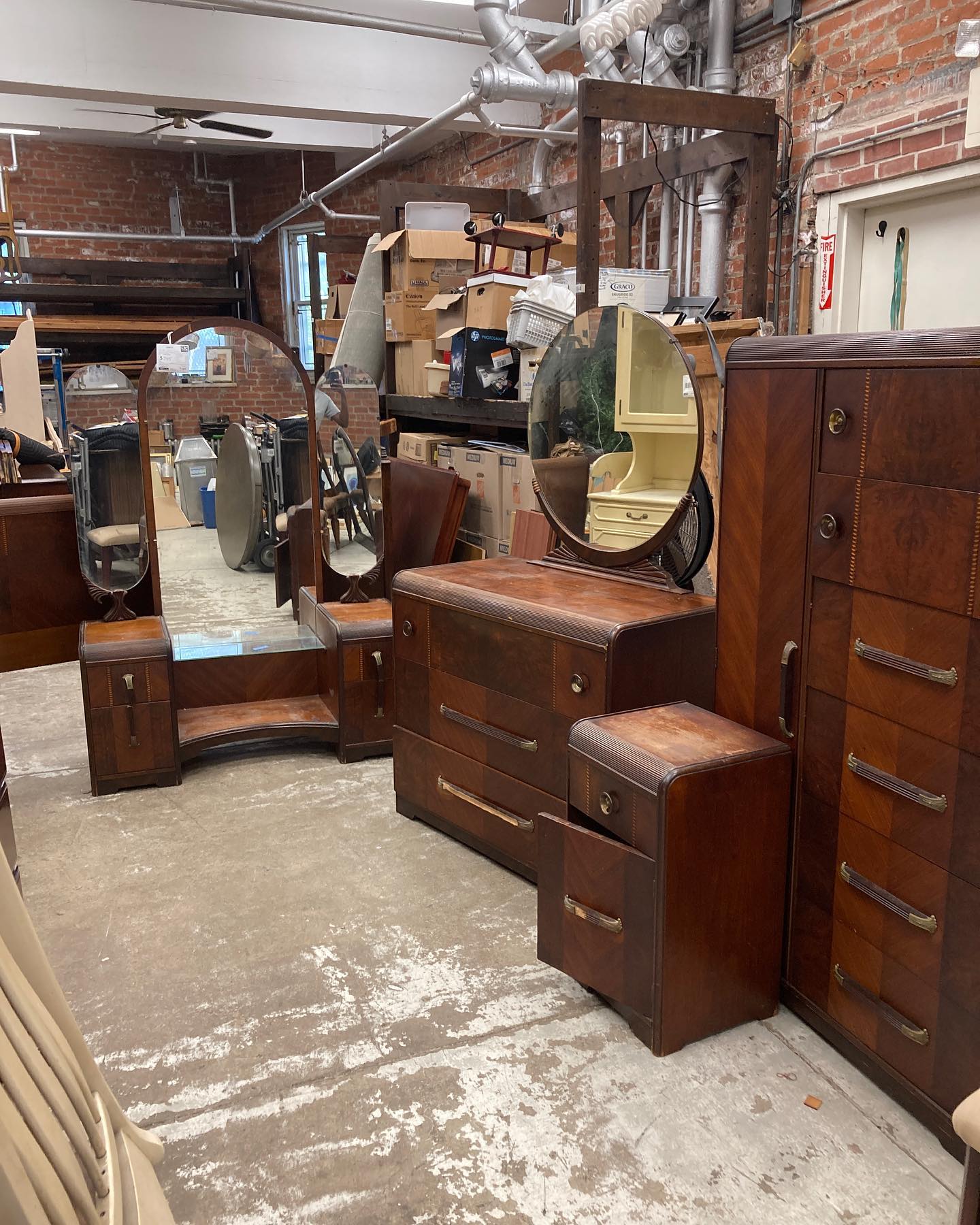 24 Gorgeous Art Deco Bedroom Ideas To Give Your Sleep Space Glam Makeover 10 art deco bedroom