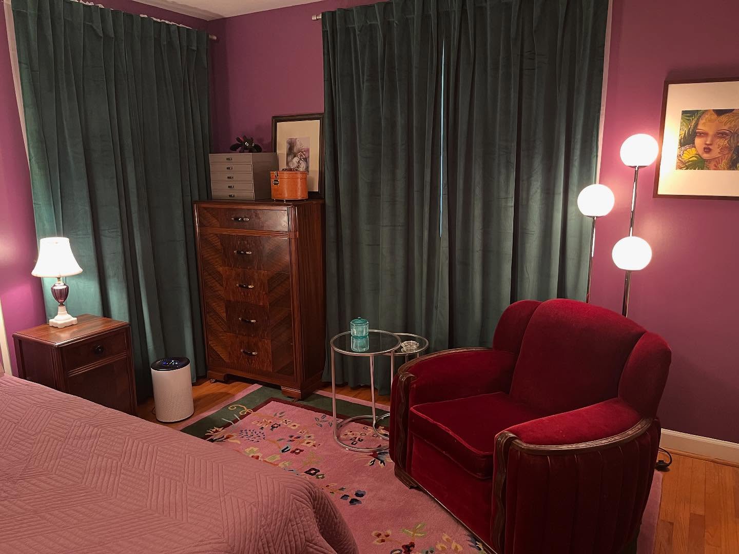 24 Gorgeous Art Deco Bedroom Ideas To Give Your Sleep Space Glam Makeover 5 art deco bedroom