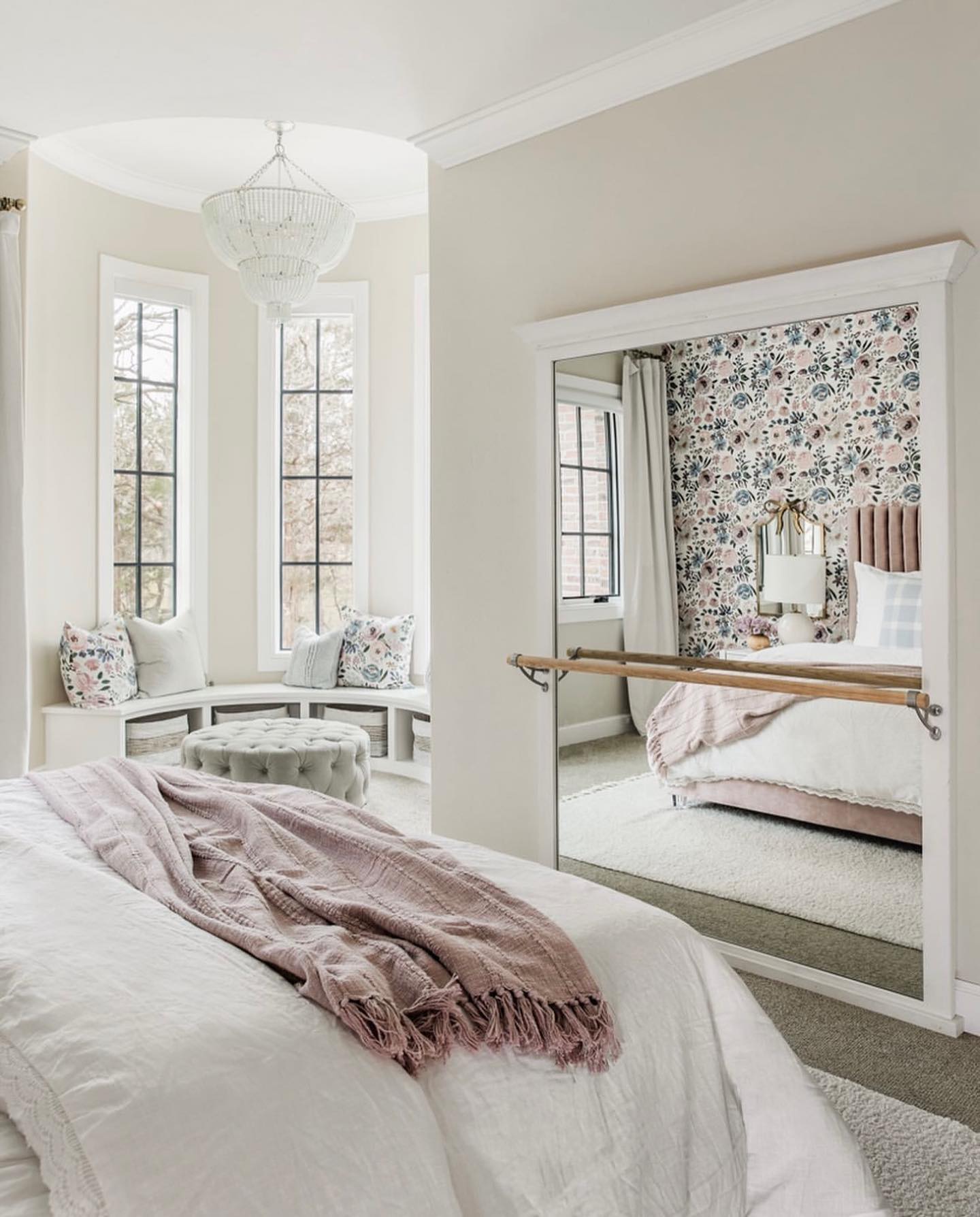 27 Airy Bedroom Design Ideas To Copy For A Light, Breezy Retreat 19 airy bedroom design