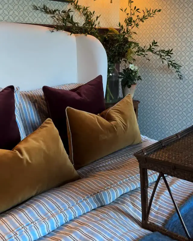 26 Cozy Bedroom Bedding Layers Ideas To Copy Now (26 Inspiring Images) 15 bedroom bedding layers