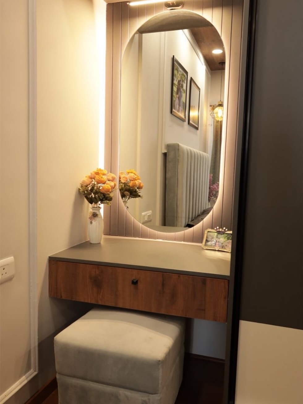 24 Genius Bedroom Vanity Storage Ideas To Declutter In Style (With 24 Inspiring Images) 14 bedroom vanity storage