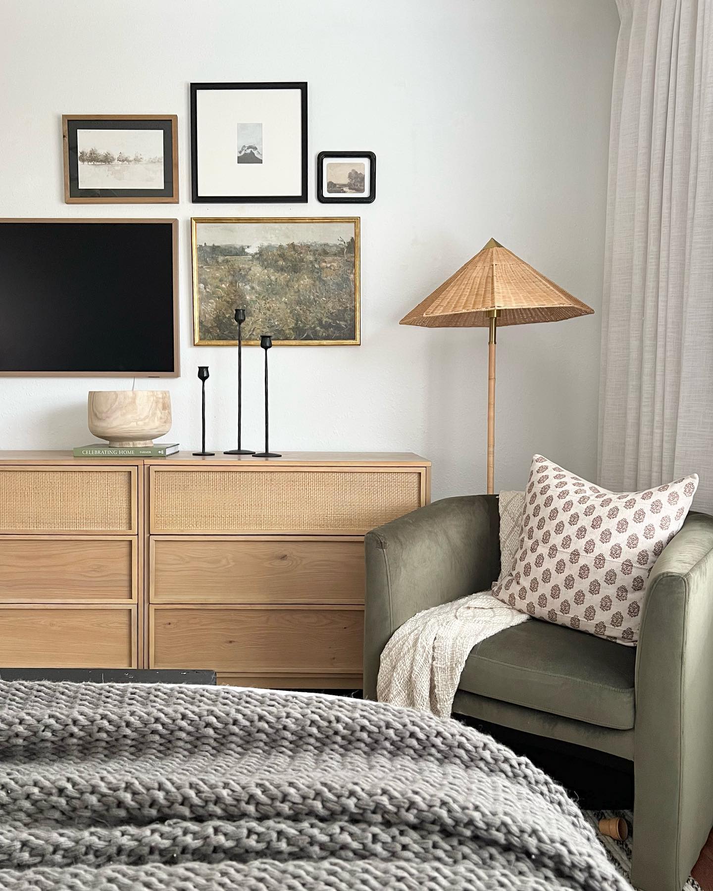 28 Bedroom Dresser Styling Ideas To Copy Now (With Photos For Every Look) 19 bedroom dresser styling