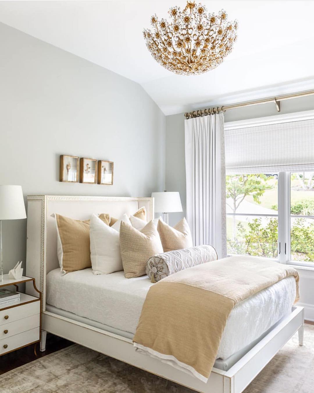 27 Airy Bedroom Design Ideas To Copy For A Light, Breezy Retreat 15 airy bedroom design