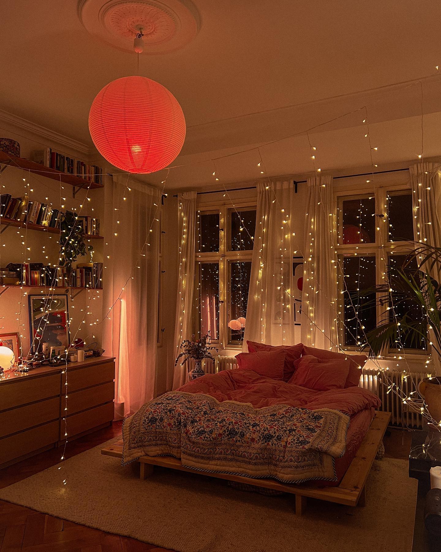 27 Dreamy Bedroom Fairy Lights Ideas To Transform Your Space (With 27 Images) 4 bedroom fairy lights