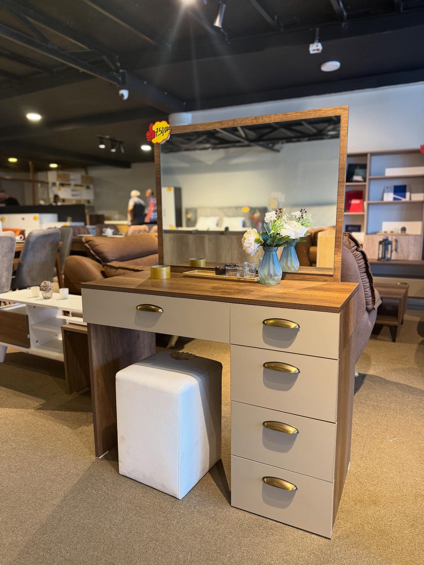 24 Genius Bedroom Vanity Storage Ideas To Declutter In Style (With 24 Inspiring Images) 8 bedroom vanity storage