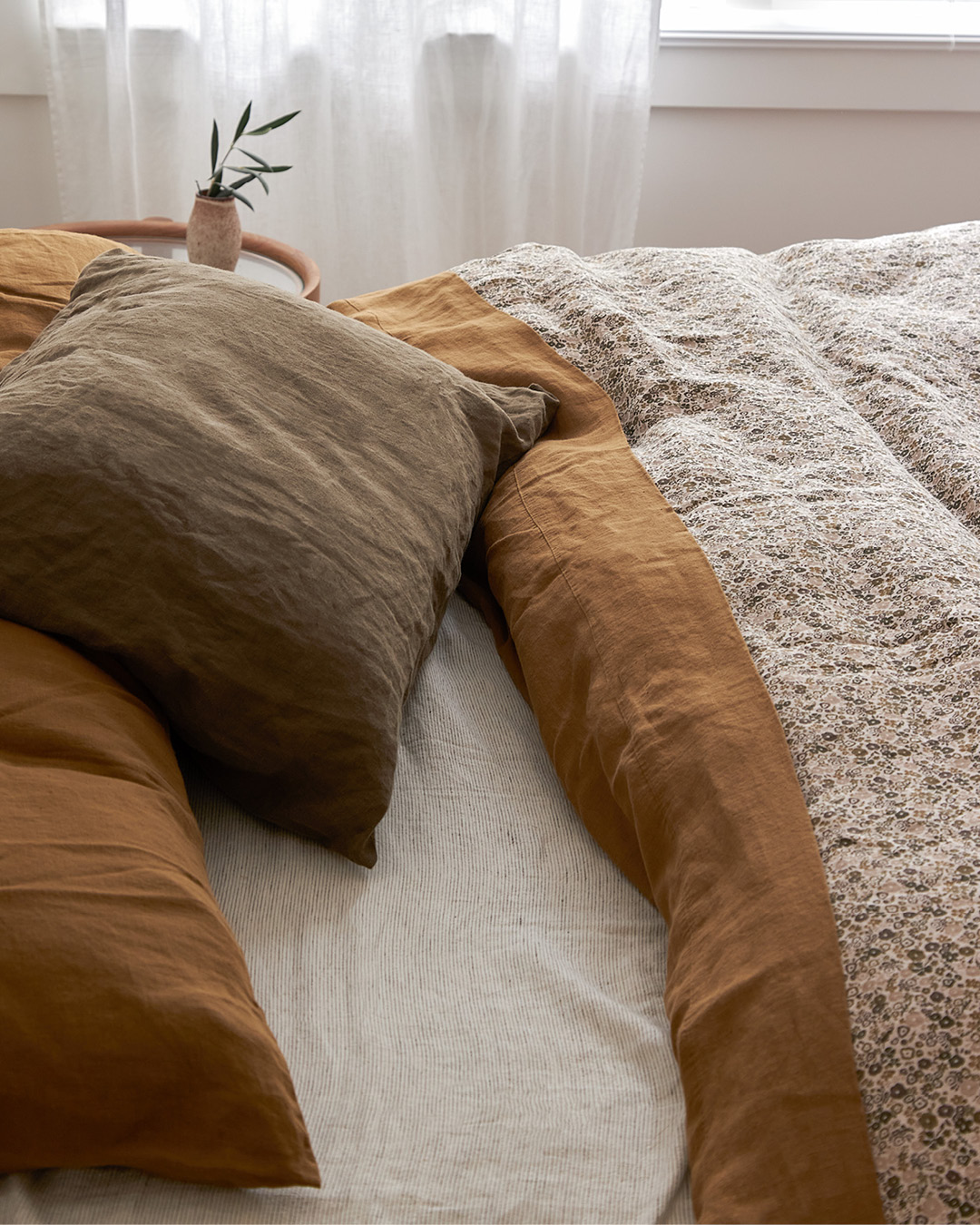 26 Cozy Bedroom Bedding Layers Ideas To Copy Now (26 Inspiring Images) 8 bedroom bedding layers