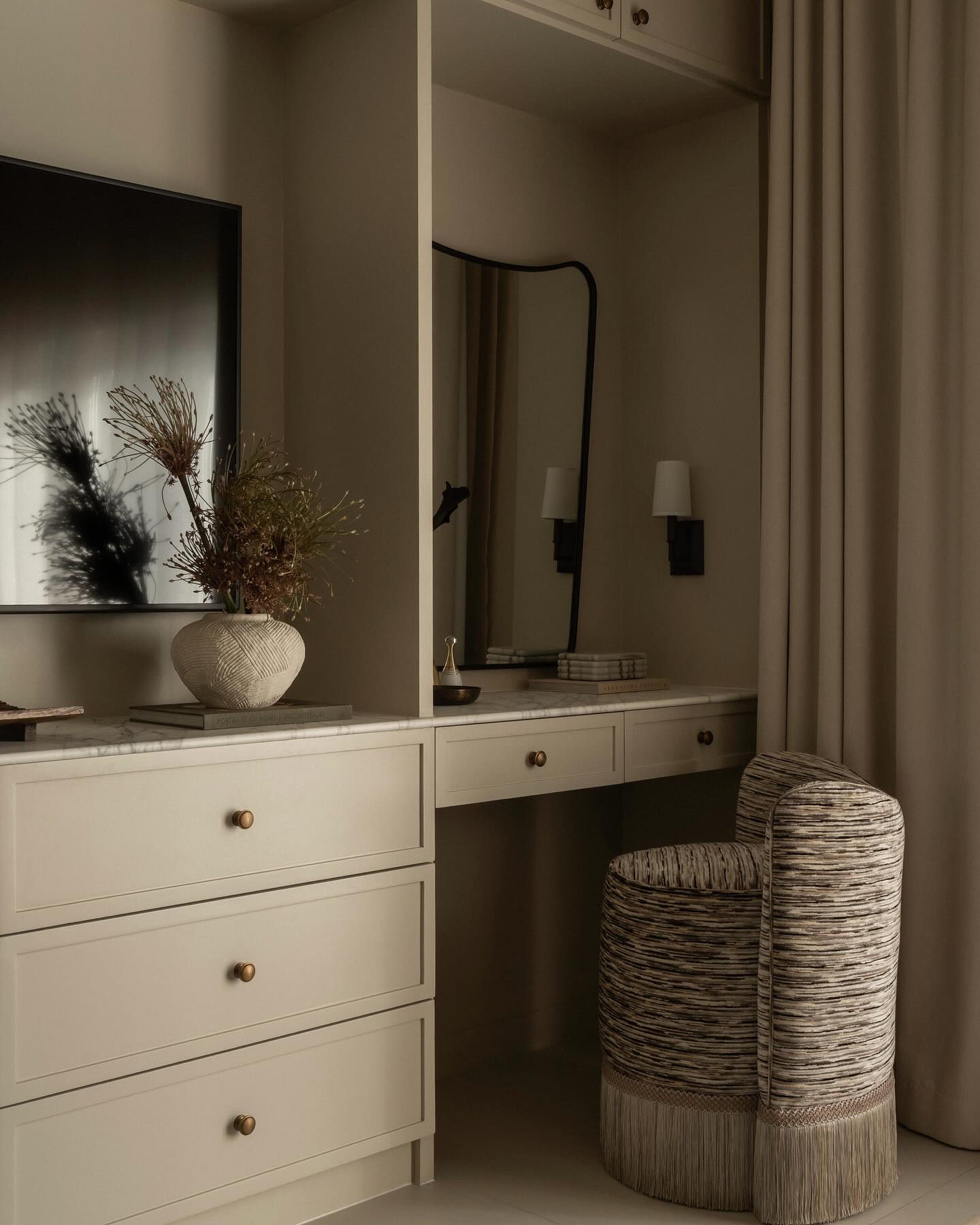 24 Genius Bedroom Vanity Storage Ideas To Declutter In Style (With 24 Inspiring Images) 6 bedroom vanity storage