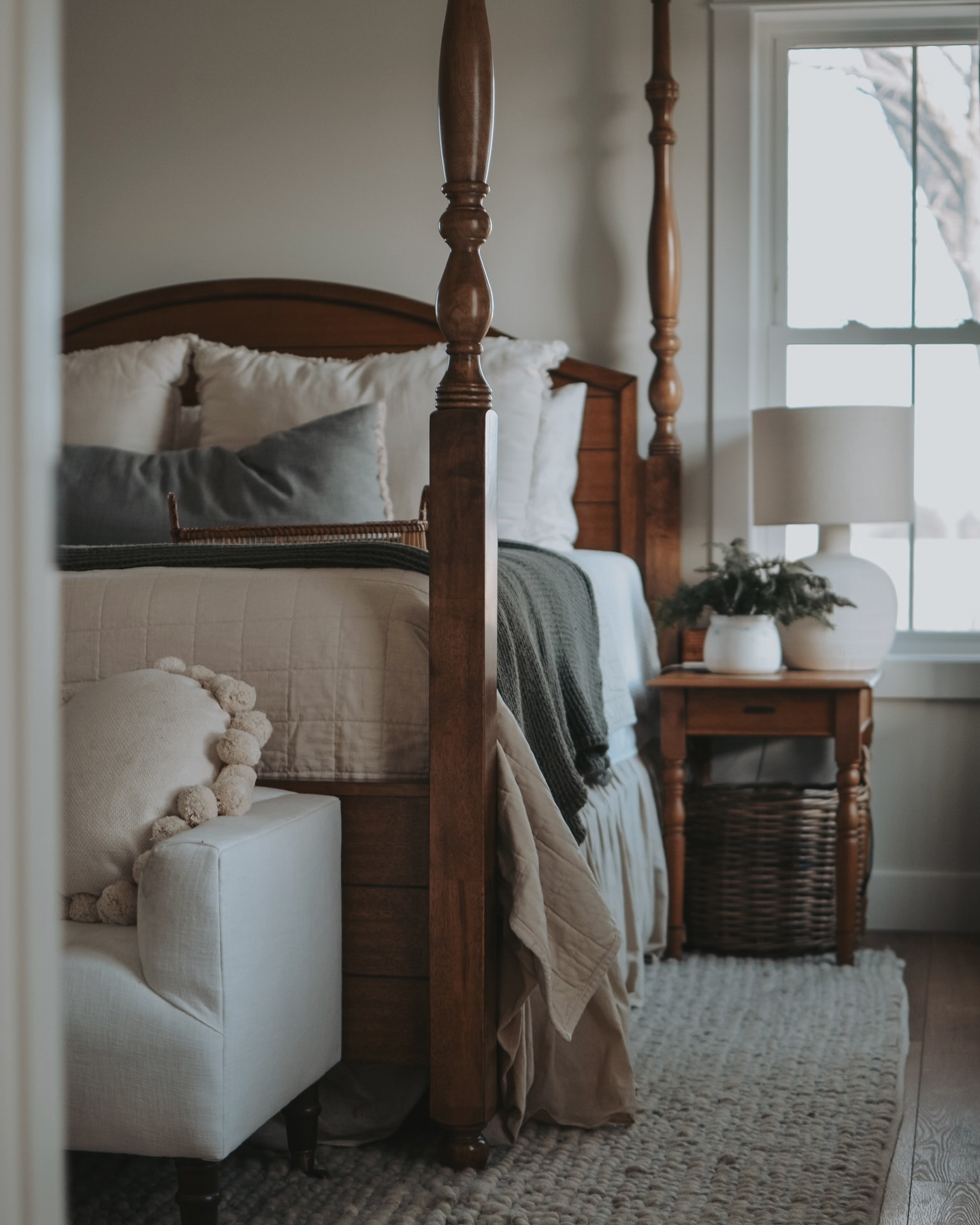 26 Cozy Bedroom Bedding Layers Ideas To Copy Now (26 Inspiring Images) 21 bedroom bedding layers