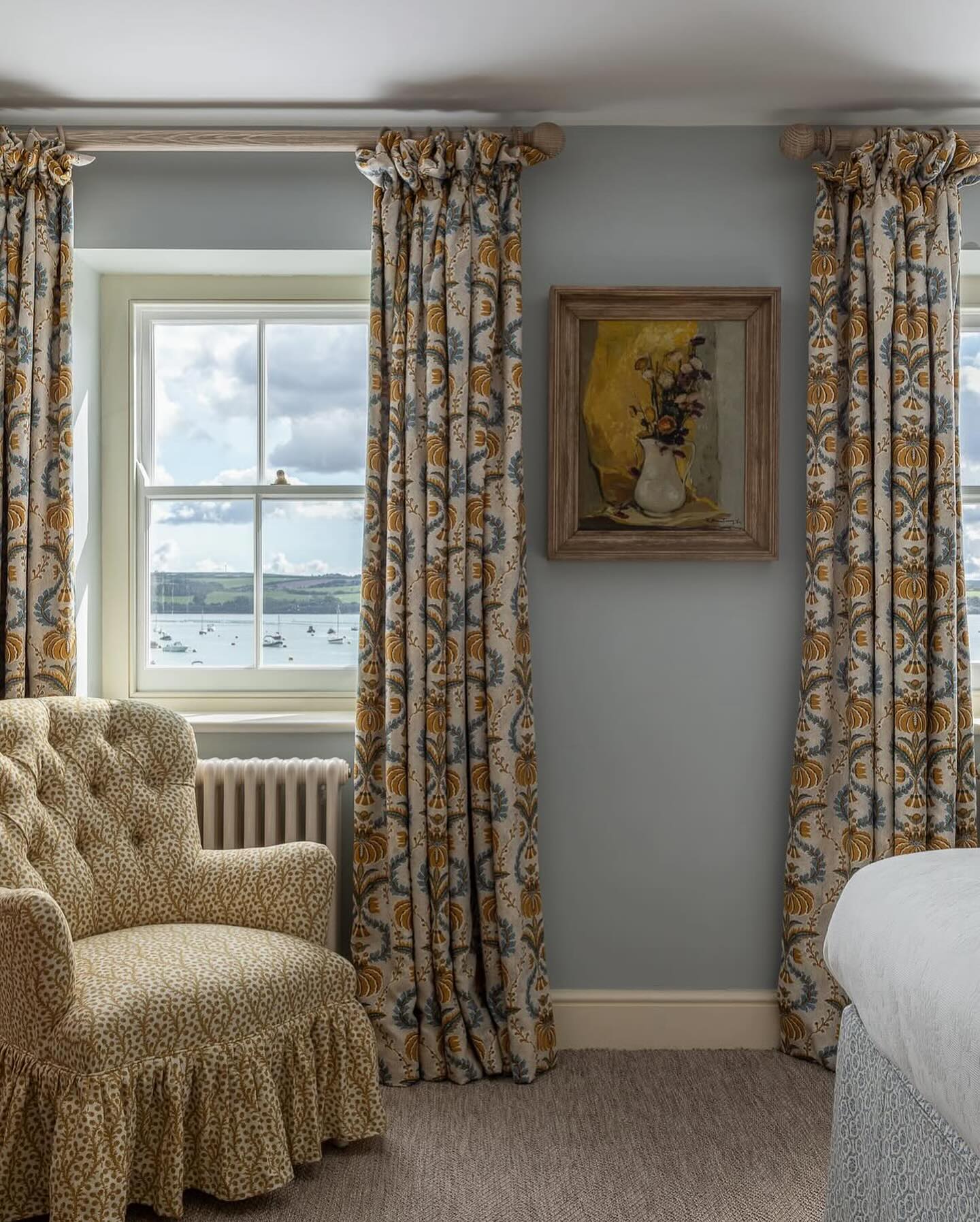 27 Airy Bedroom Design Ideas To Copy For A Light, Breezy Retreat 6 airy bedroom design