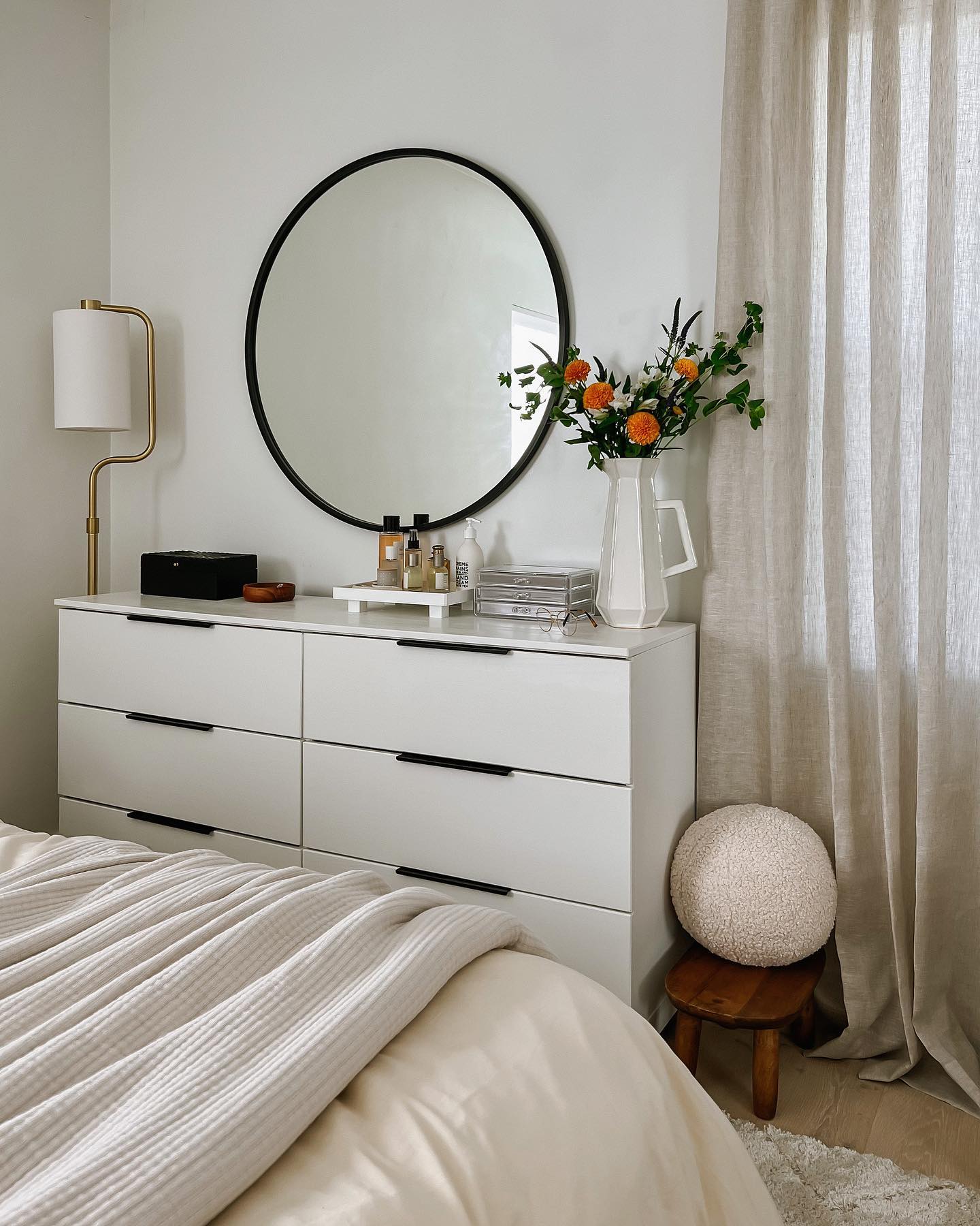 28 Bedroom Dresser Styling Ideas To Copy Now (With Photos For Every Look) 10 bedroom dresser styling
