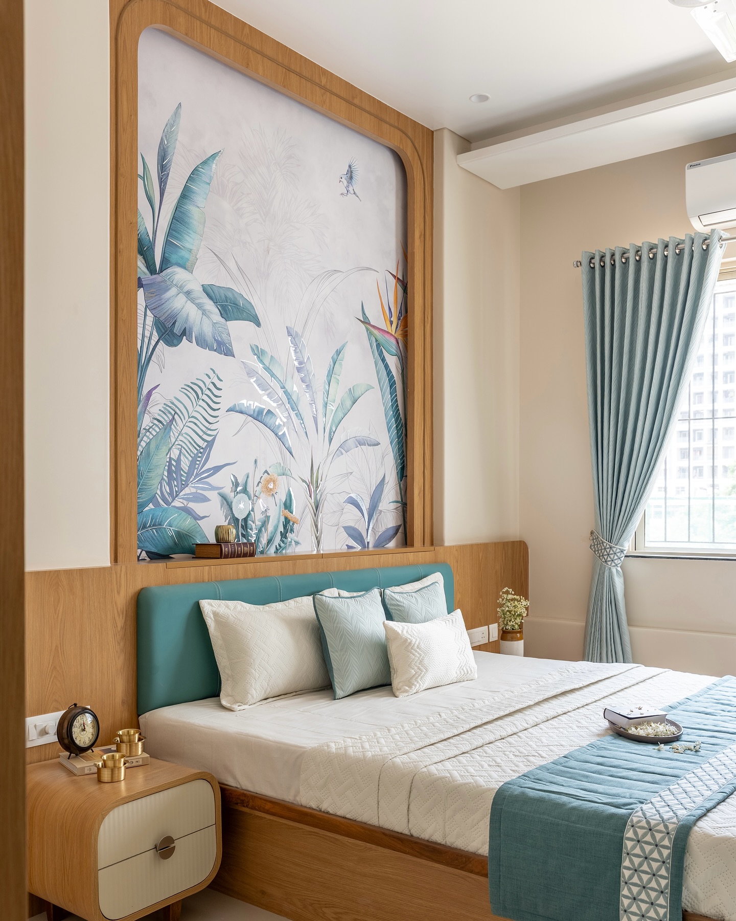 23 Dreamy Tropical Bedroom Design Ideas (With Photos You’ll Want To Copy) 5 tropical bedroom design