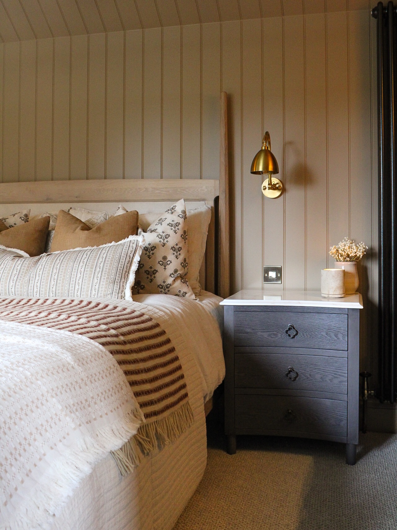 27 Bedroom Headboard Ideas: 27 Gorgeous Photos To Inspire Your Next Bedroom Makeover 22 bedroom headboard ideas