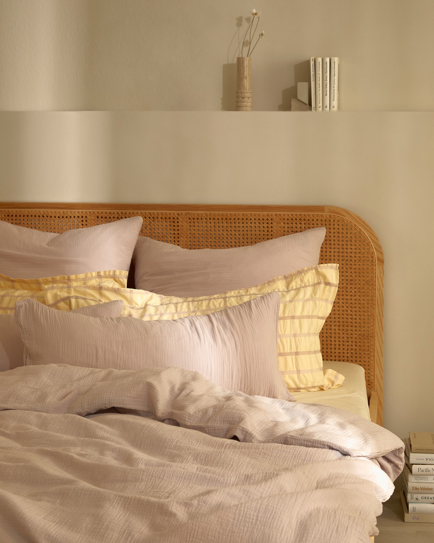 26 Cozy Bedroom Bedding Layers Ideas To Copy Now (26 Inspiring Images) 22 bedroom bedding layers