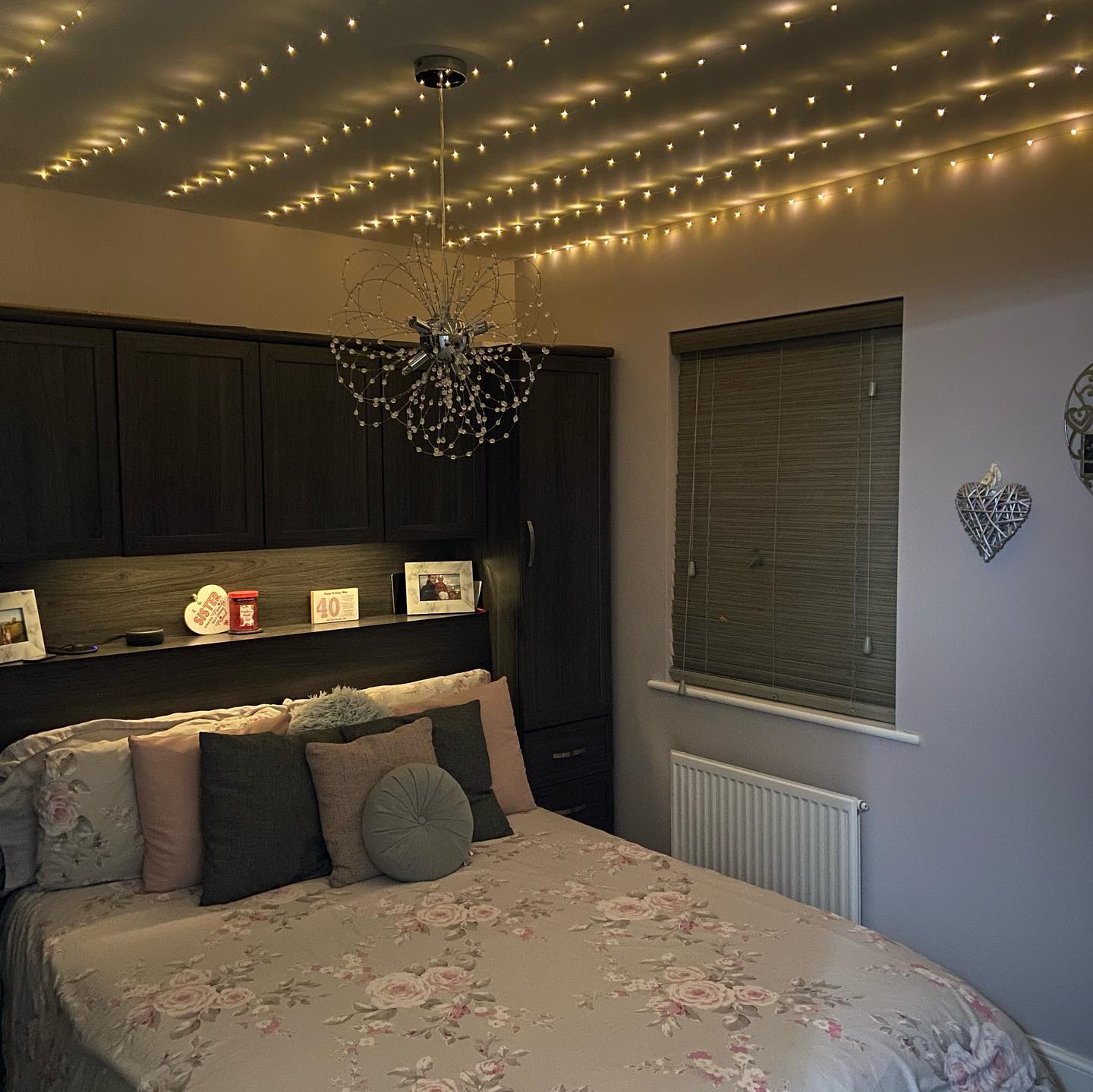 27 Dreamy Bedroom Fairy Lights Ideas To Transform Your Space (With 27 Images) 12 bedroom fairy lights
