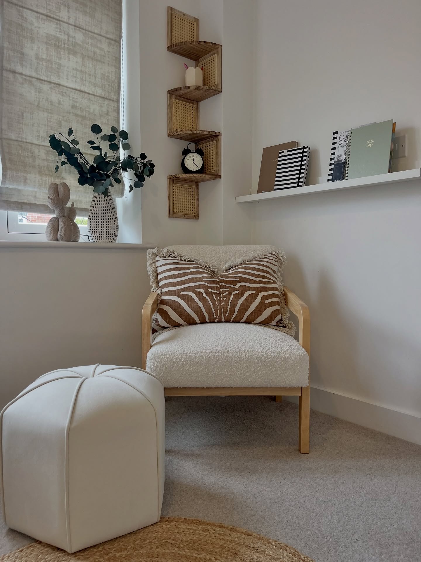 bedroom reading nook