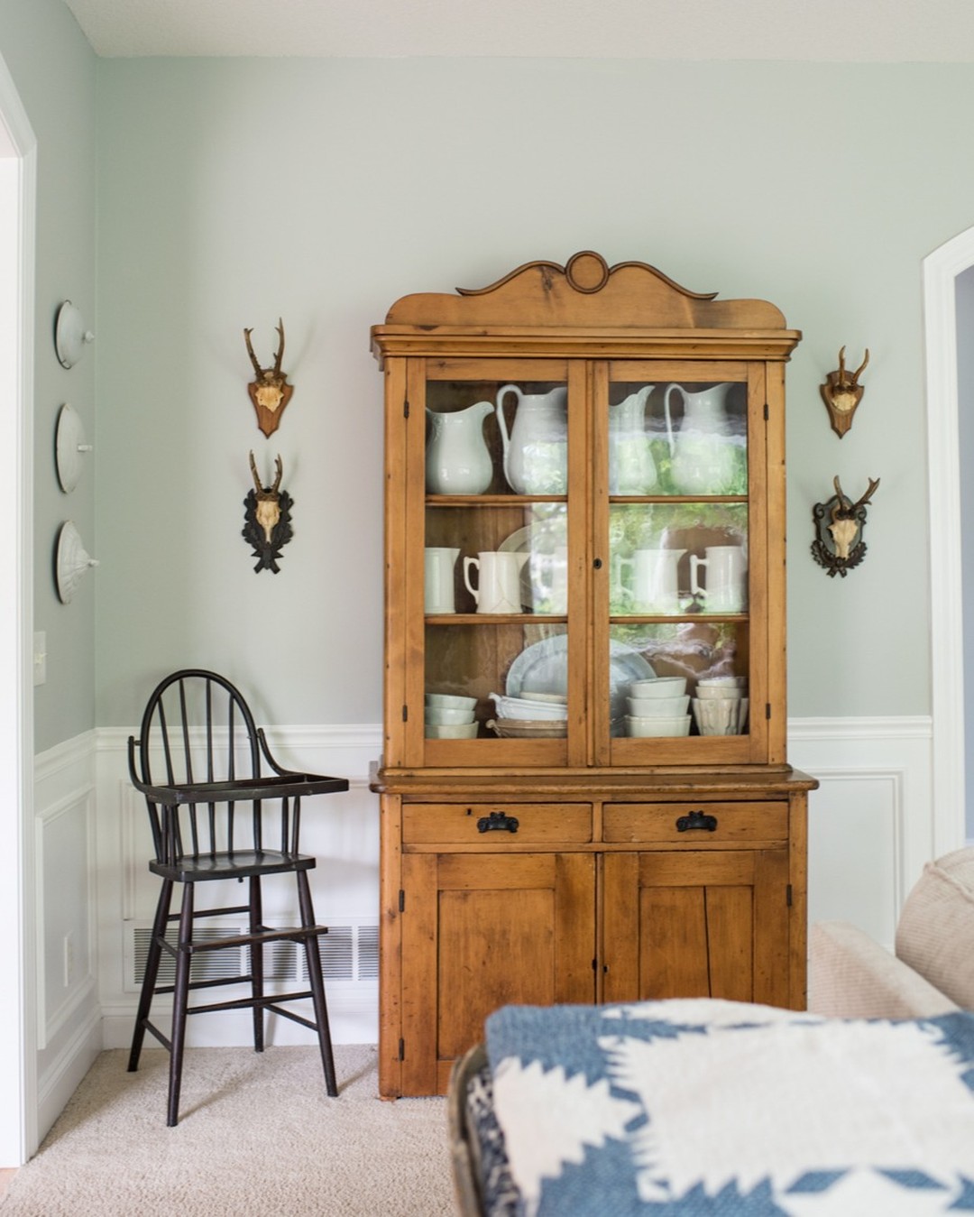 27 Bedroom Picture Frame Molding Ideas To Instantly Elevate Your Walls 8 bedroom picture frame molding