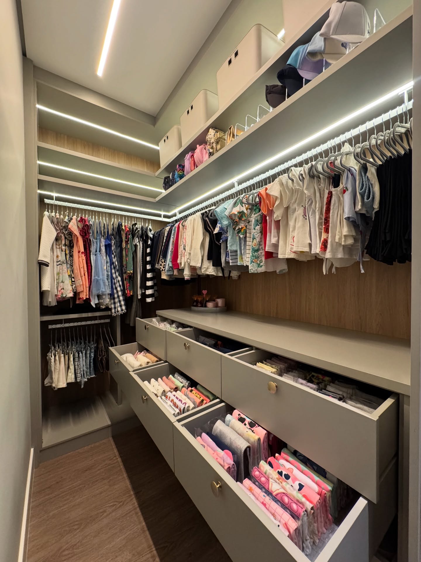 bedroom closet layout