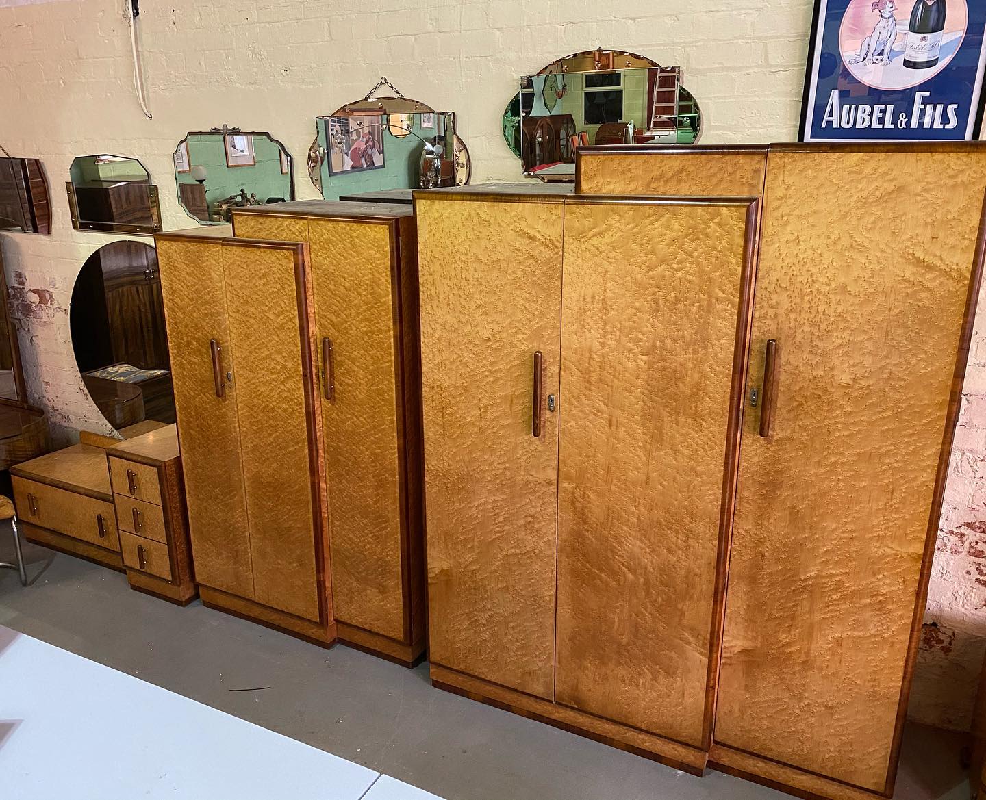 24 Gorgeous Art Deco Bedroom Ideas To Give Your Sleep Space Glam Makeover 13 art deco bedroom