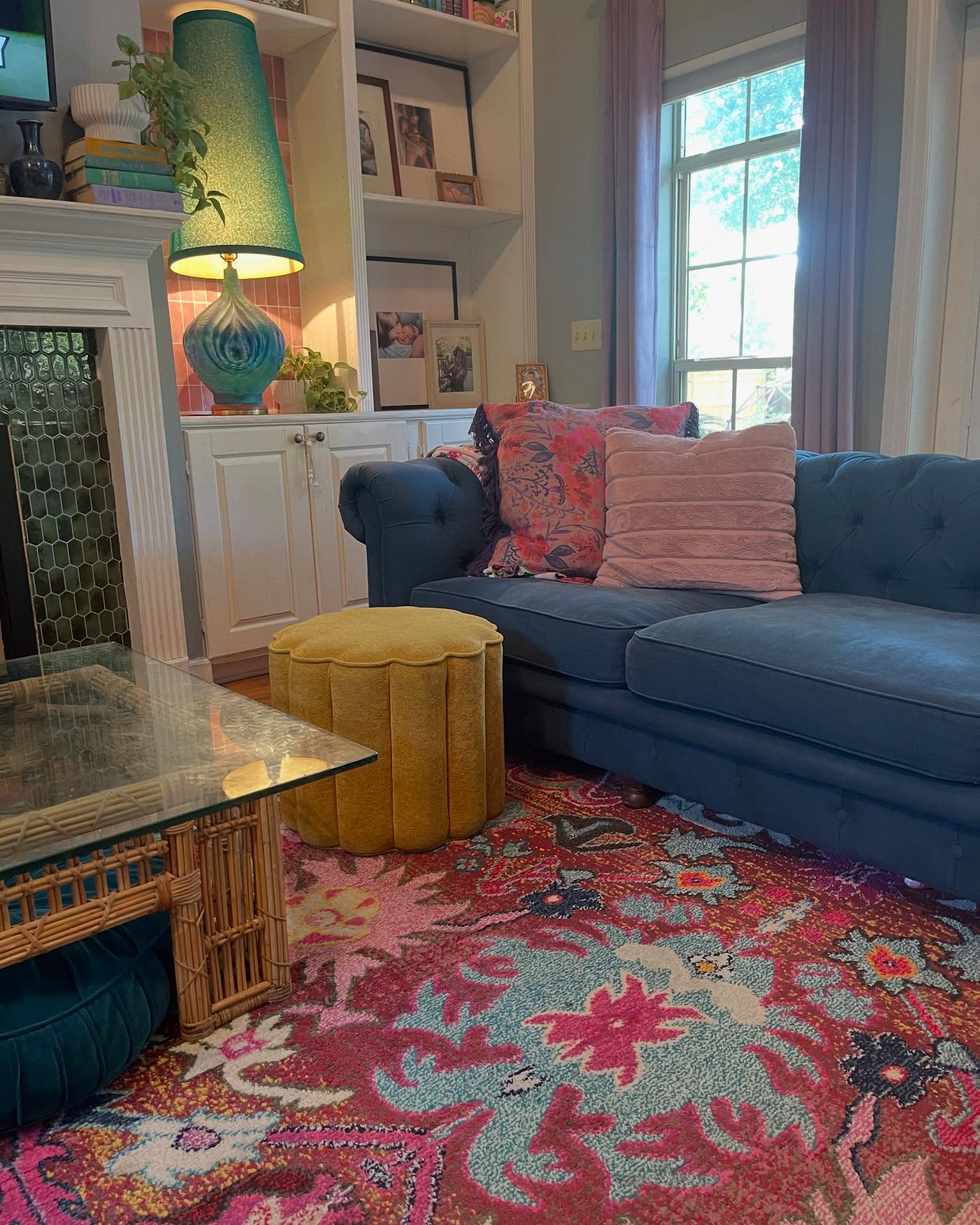 24 Chic Chesterfield Sofa Living Room Ideas To Copy Right Now (With Photos) 5 chesterfield sofa living room