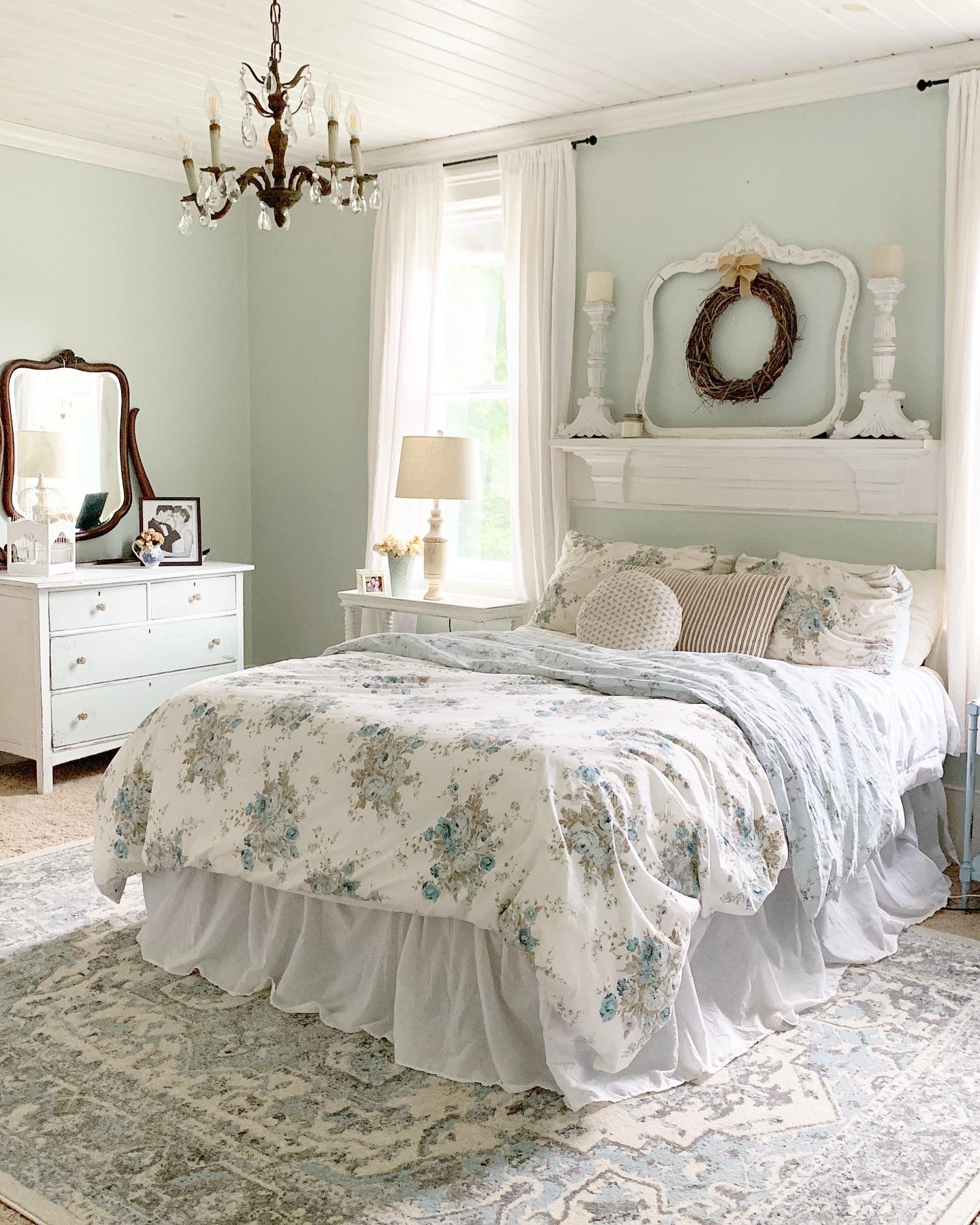 shabby chic bedroom