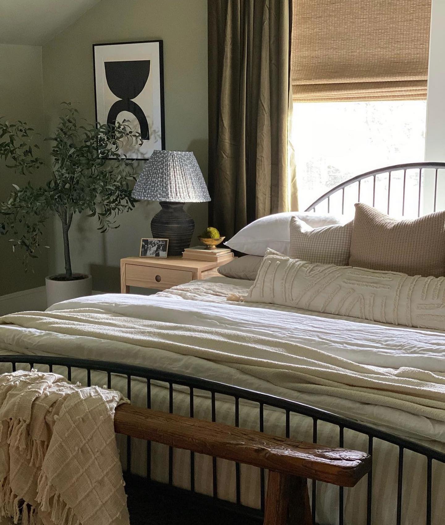 wrought iron bed bedroom