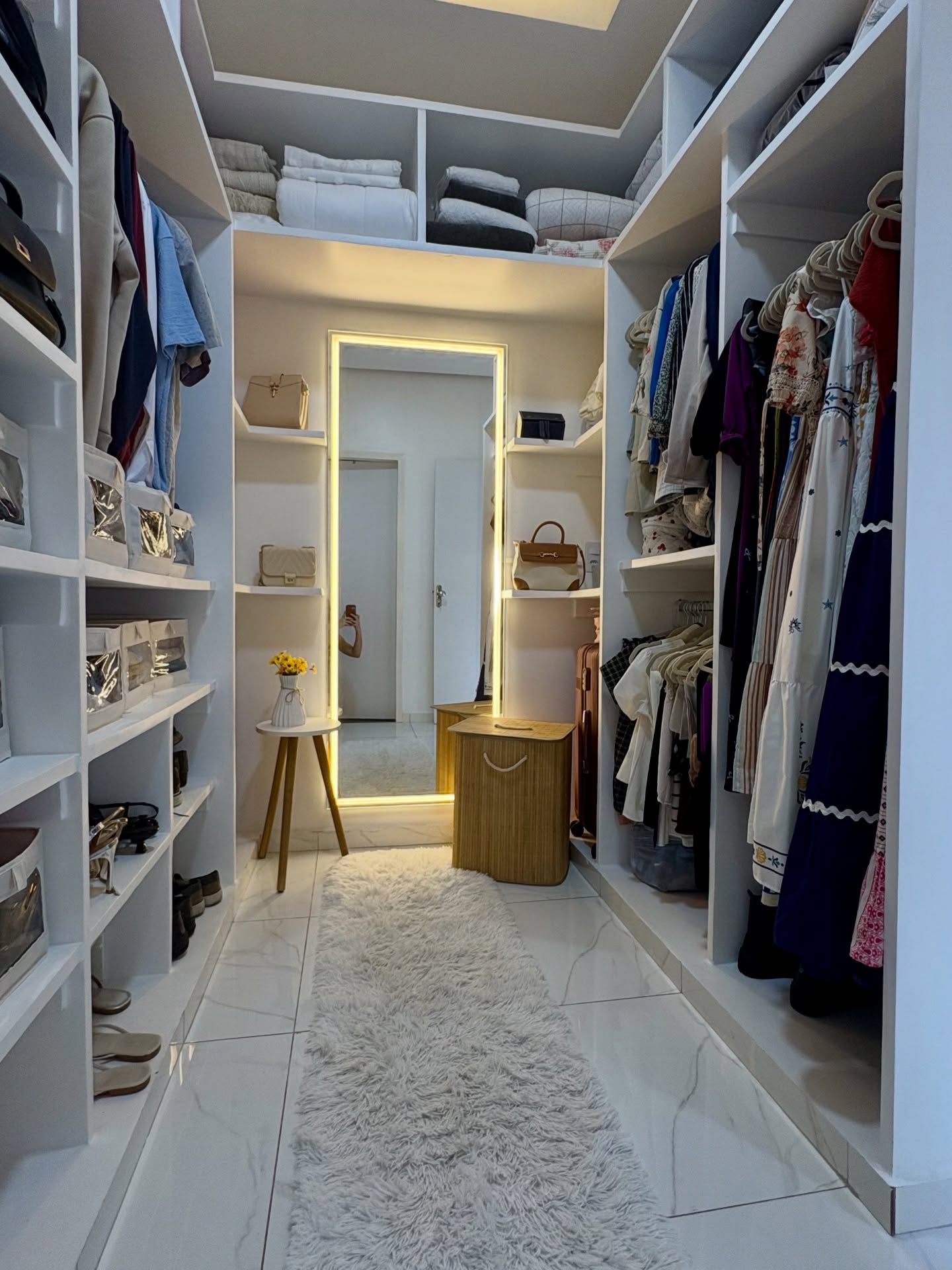 21 Reach In Closet Bedroom Ideas To Steal Now (Genius Storage & Style Inspo) 8 reach in closet bedroom