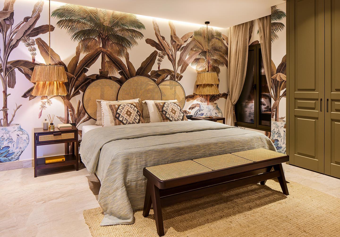 23 Dreamy Tropical Bedroom Design Ideas (With Photos You’ll Want To Copy) 6 tropical bedroom design