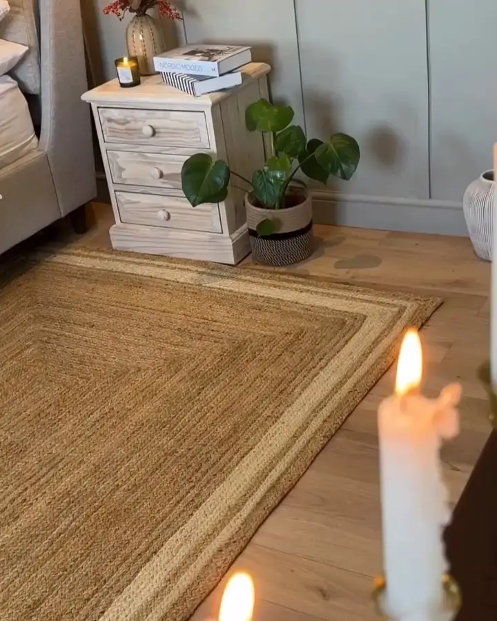 28 Cozy Jute Rug Bedroom Ideas To Copy Now (Stunning Inspiration + Styling Tips) 16 jute rug bedroom