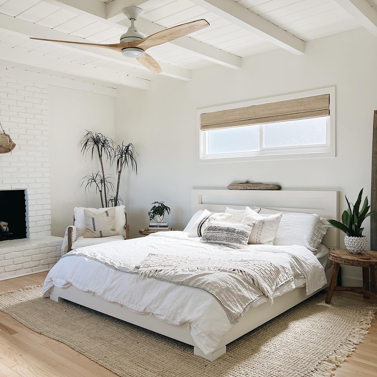 28 Cozy Jute Rug Bedroom Ideas To Copy Now (Stunning Inspiration + Styling Tips) 19 jute rug bedroom