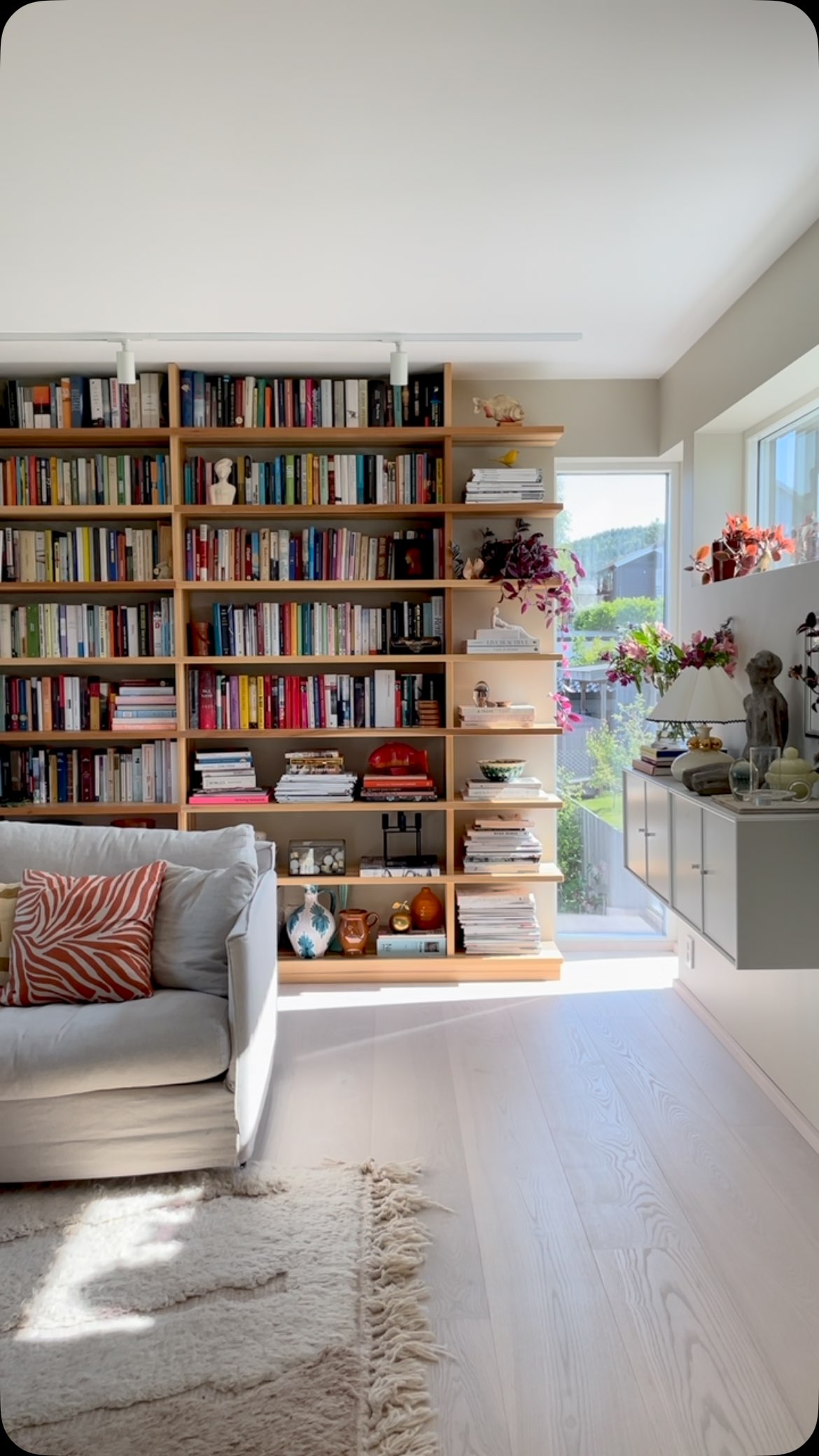 bookshelf styling living room