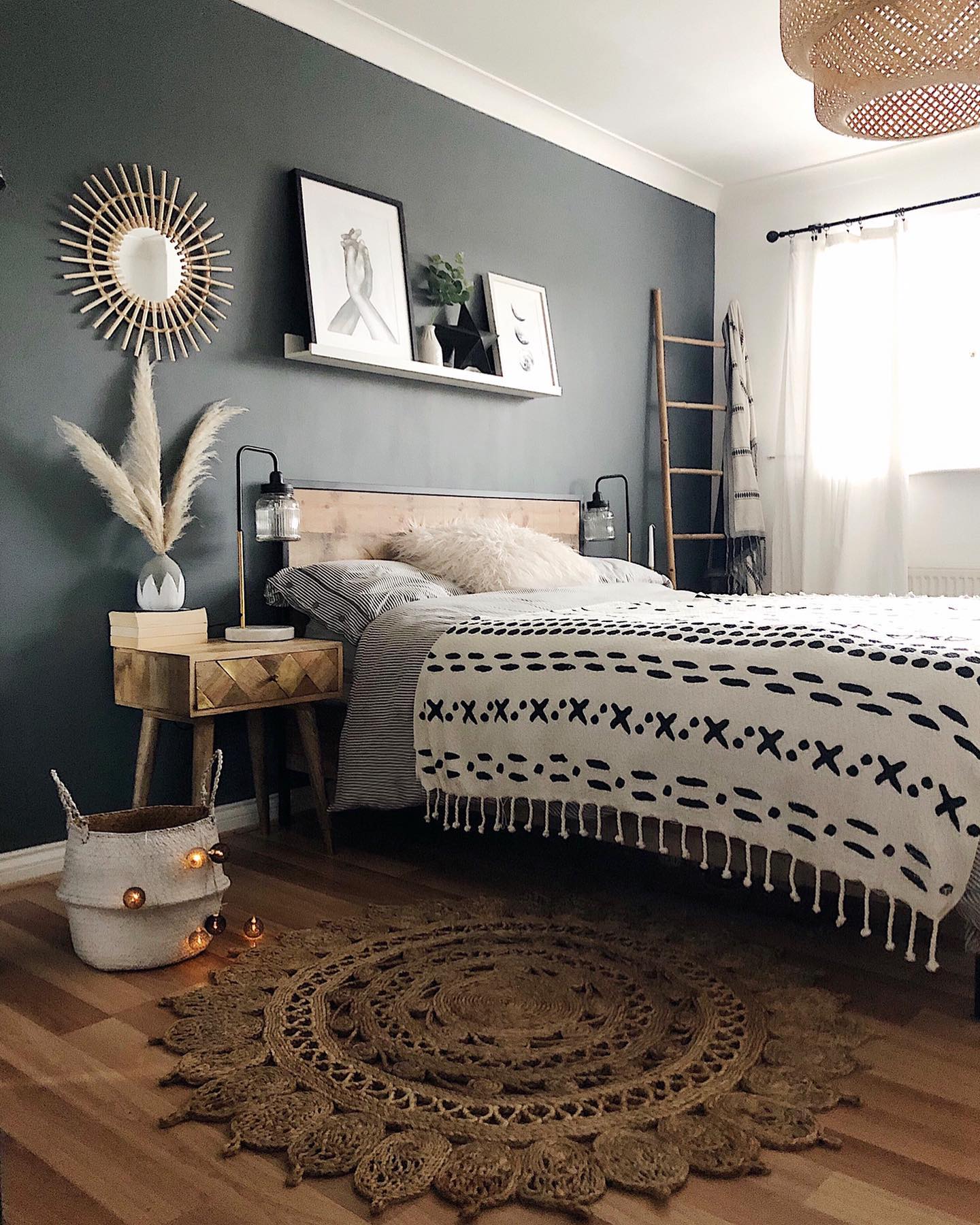 28 Cozy Jute Rug Bedroom Ideas To Copy Now (Stunning Inspiration + Styling Tips) 8 jute rug bedroom