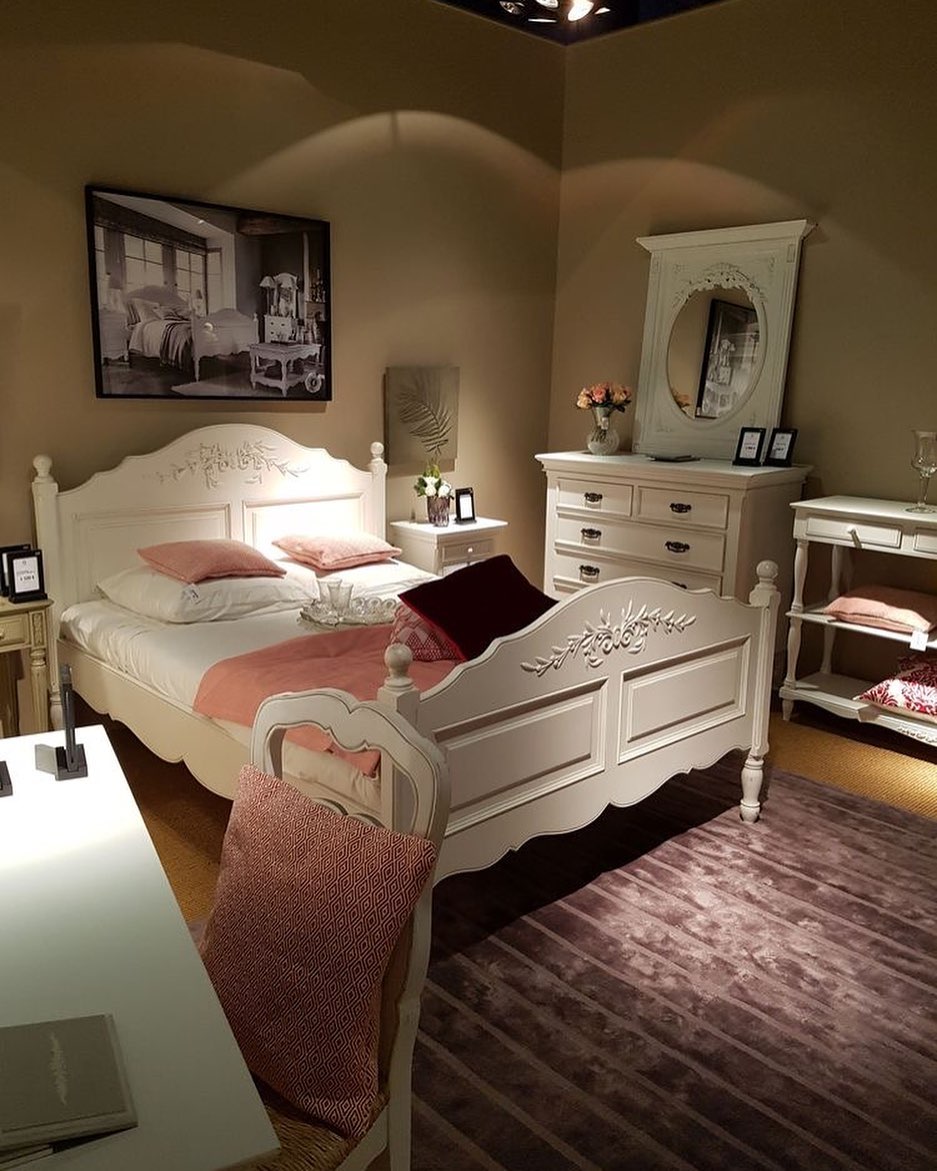 feminine bedroom decor