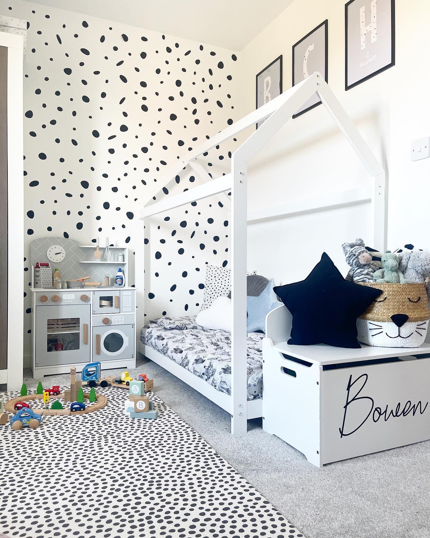 29 Adorable Toddler Bedroom Decor Ideas: Cute & Clever Styling Tips With 29 Inspiring Images 24 toddler bedroom decor