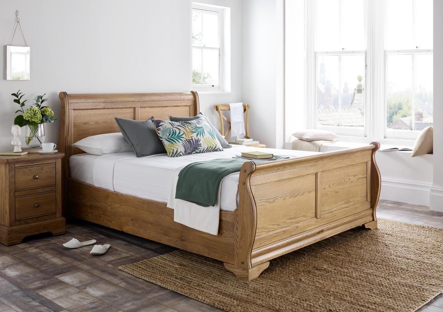 sleigh bed bedroom
