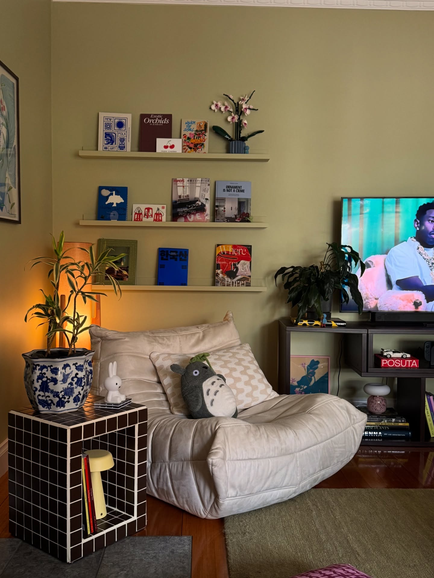 bookshelf styling living room