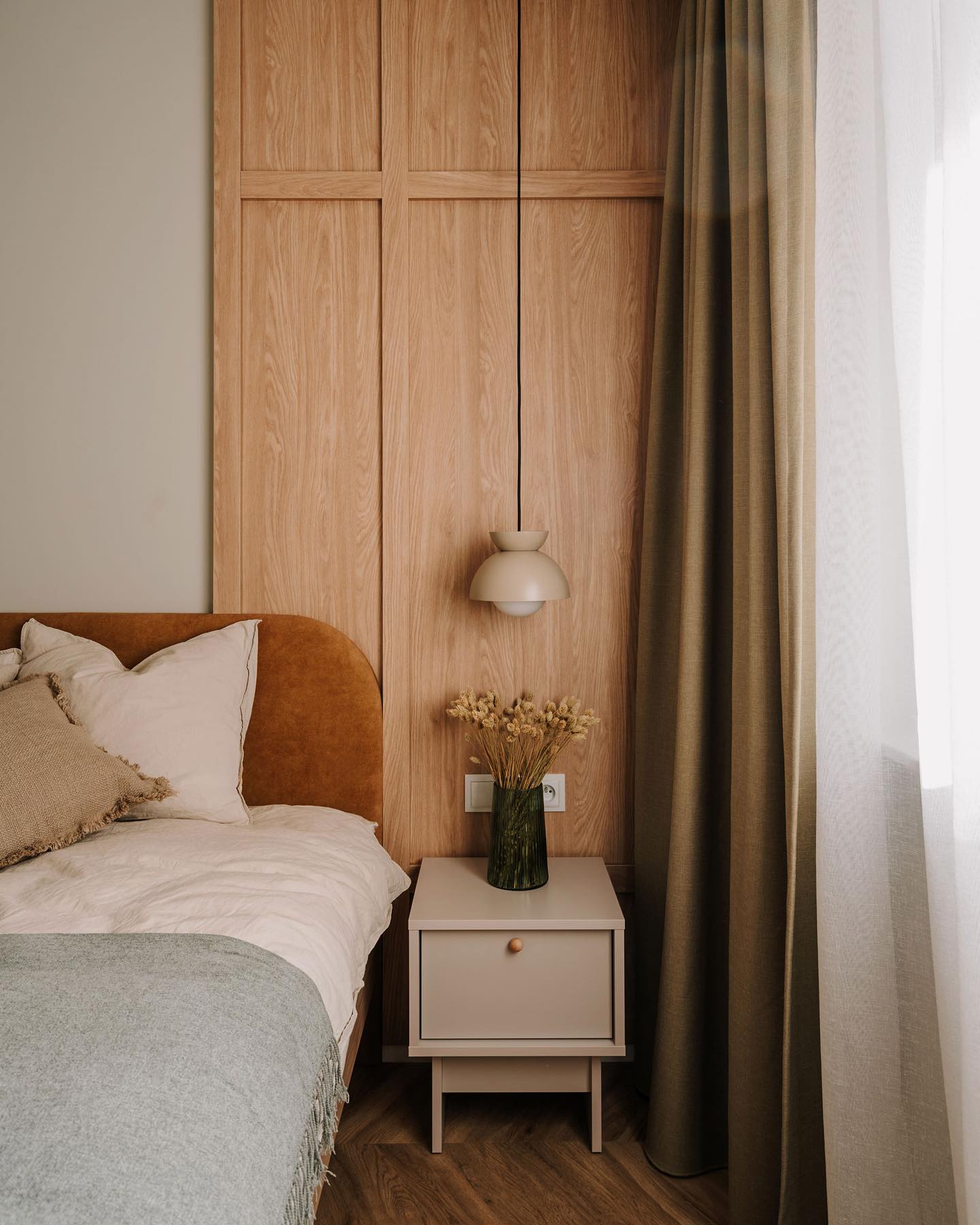 27 Japandi Bedroom Ideas: Calm, Cozy & Minimalist Decor Inspiration With 27 Stunning Images 16 japandi bedroom