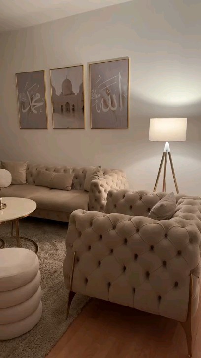 24 Chic Chesterfield Sofa Living Room Ideas To Copy Right Now (With Photos) 2 chesterfield sofa living room