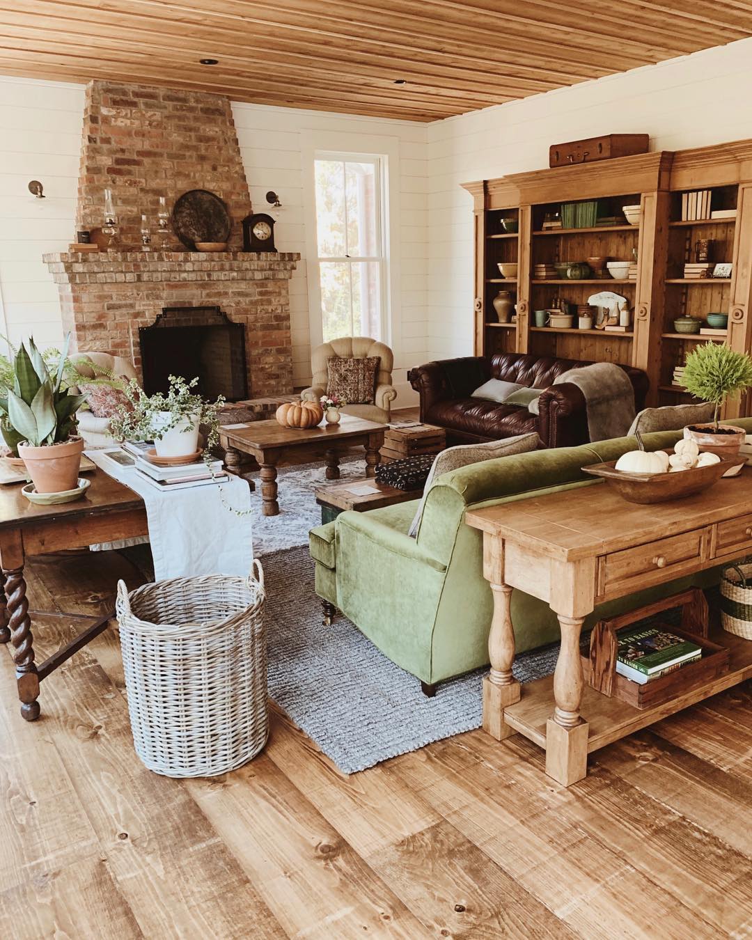 28 Farmhouse Living Room Ideas With Pictures For A Cozy, Charming Home 20 farmhouse living room