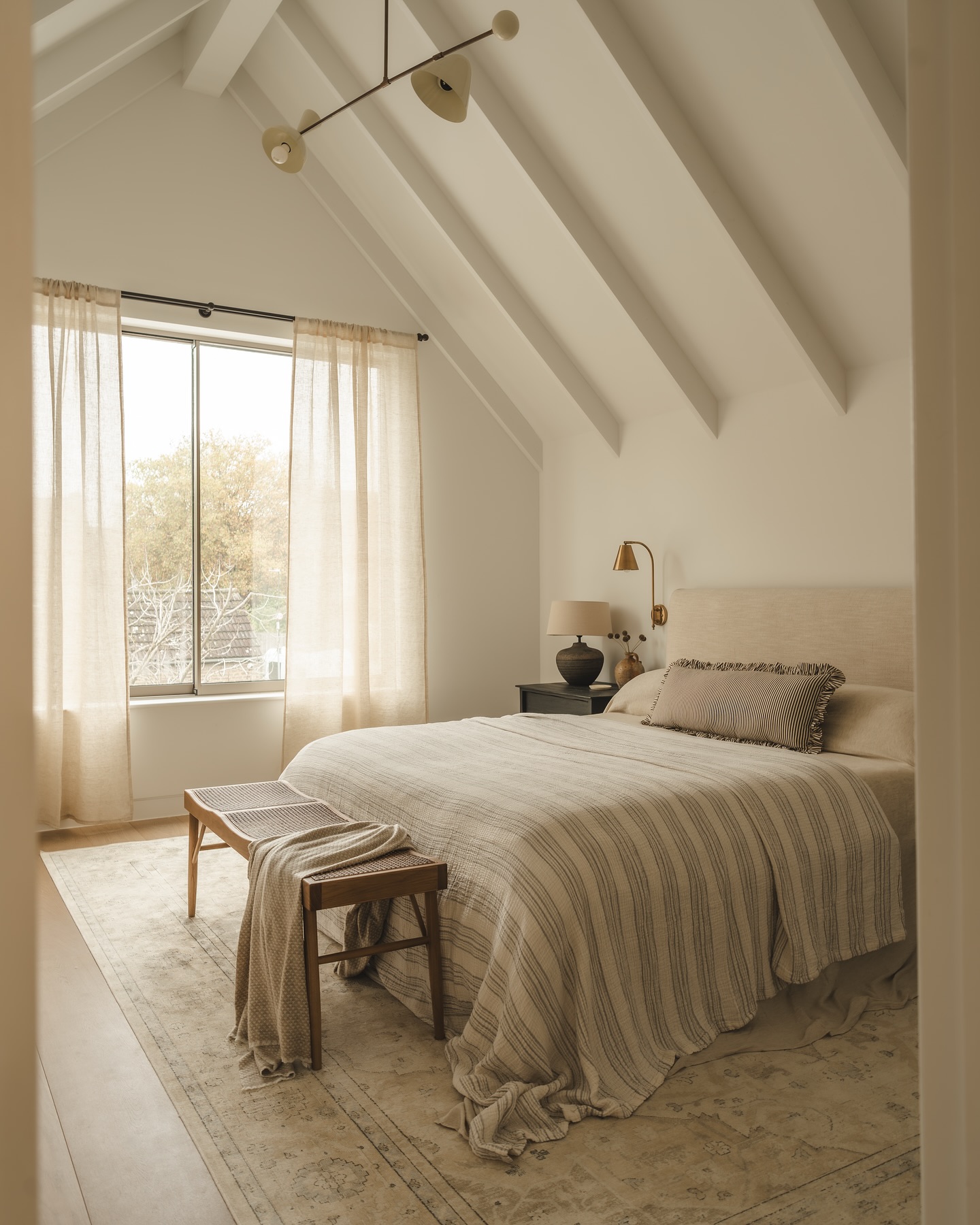vaulted ceiling bedroom