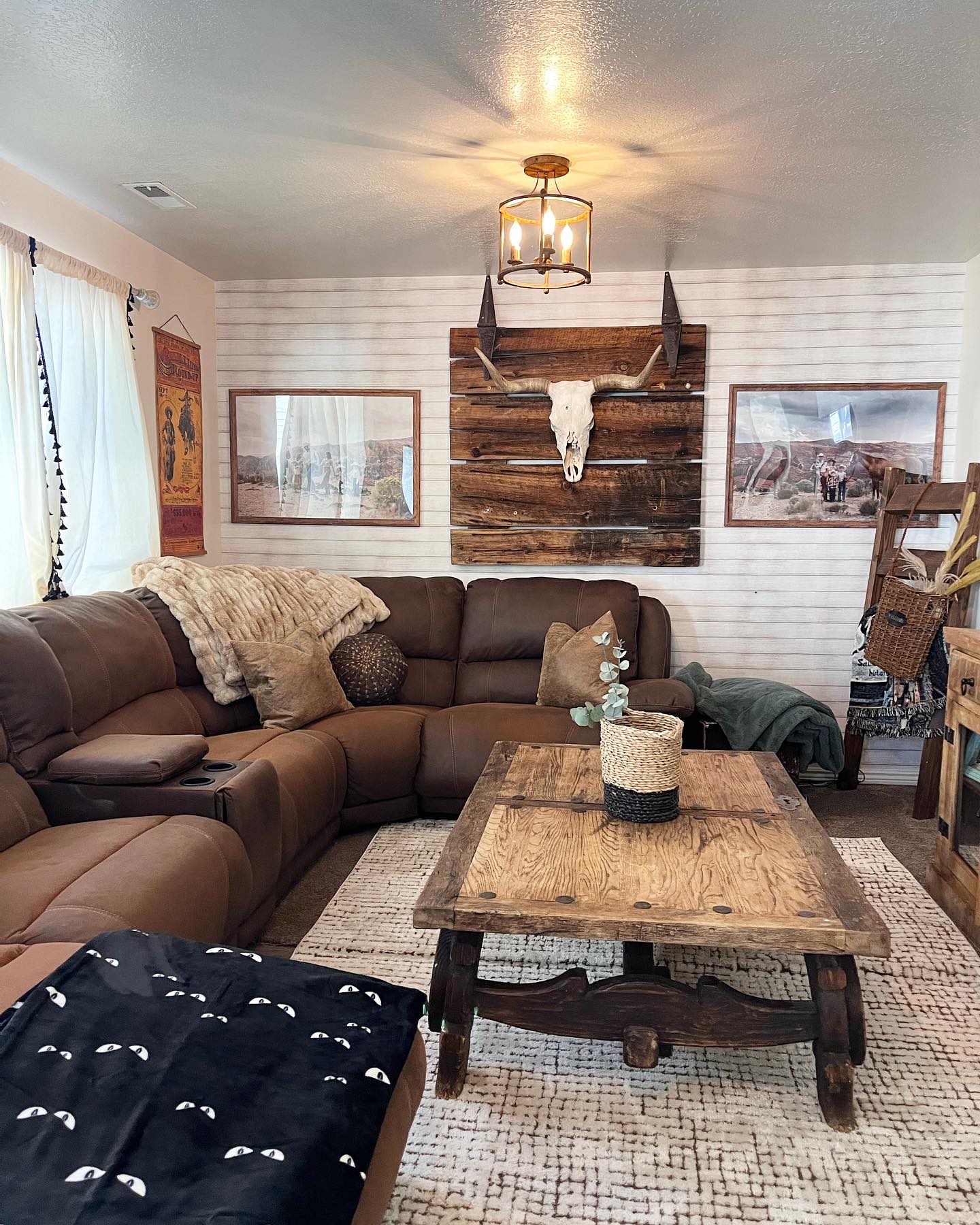 28 Cozy Rustic Living Room Ideas To Steal Now (With Stunning Photos) 8 rustic living room