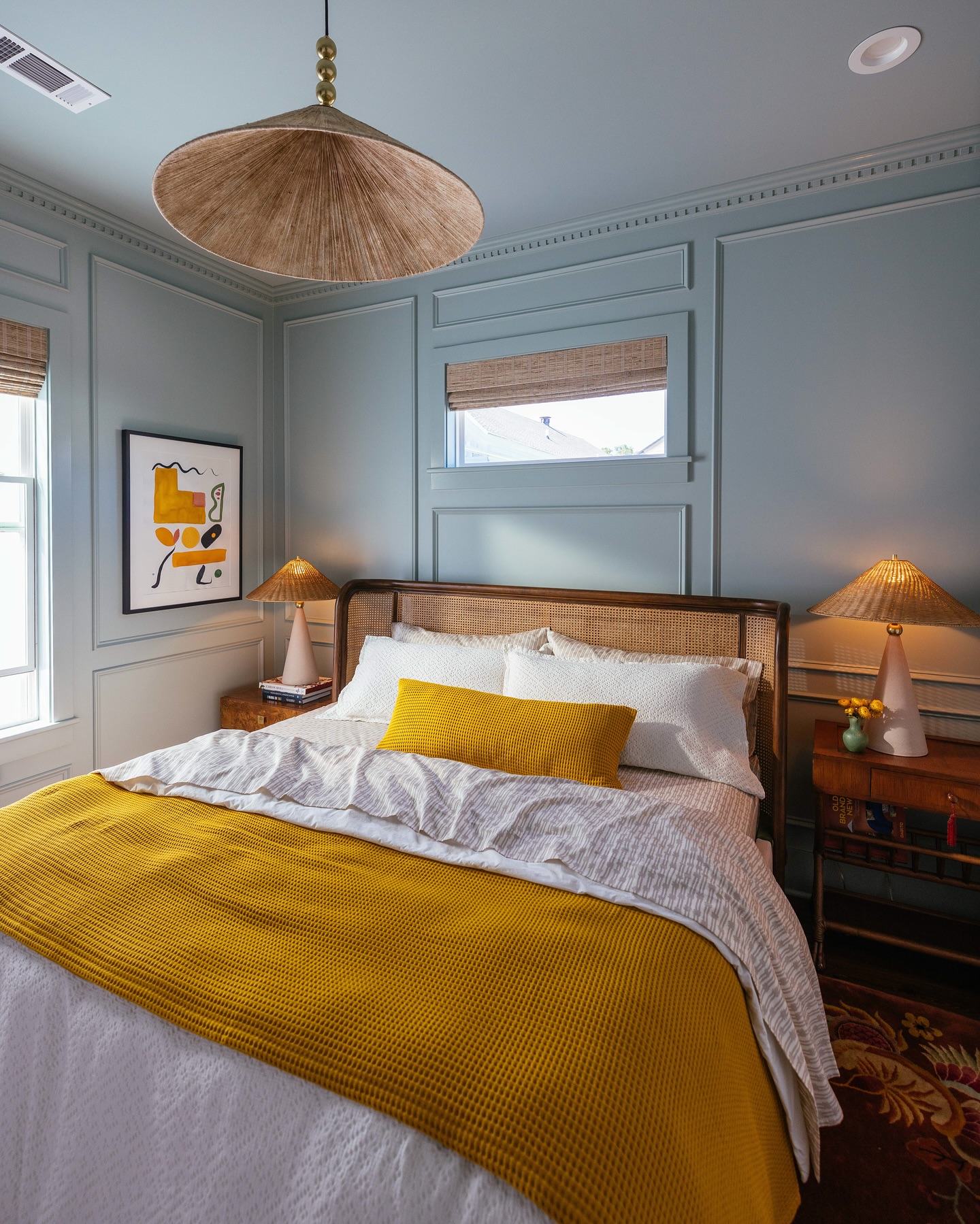 21 Vintage Rug Bedroom Ideas For A Cozy, Character-Filled Retreat (With 21 Inspiring Images) 19 vintage rug bedroom